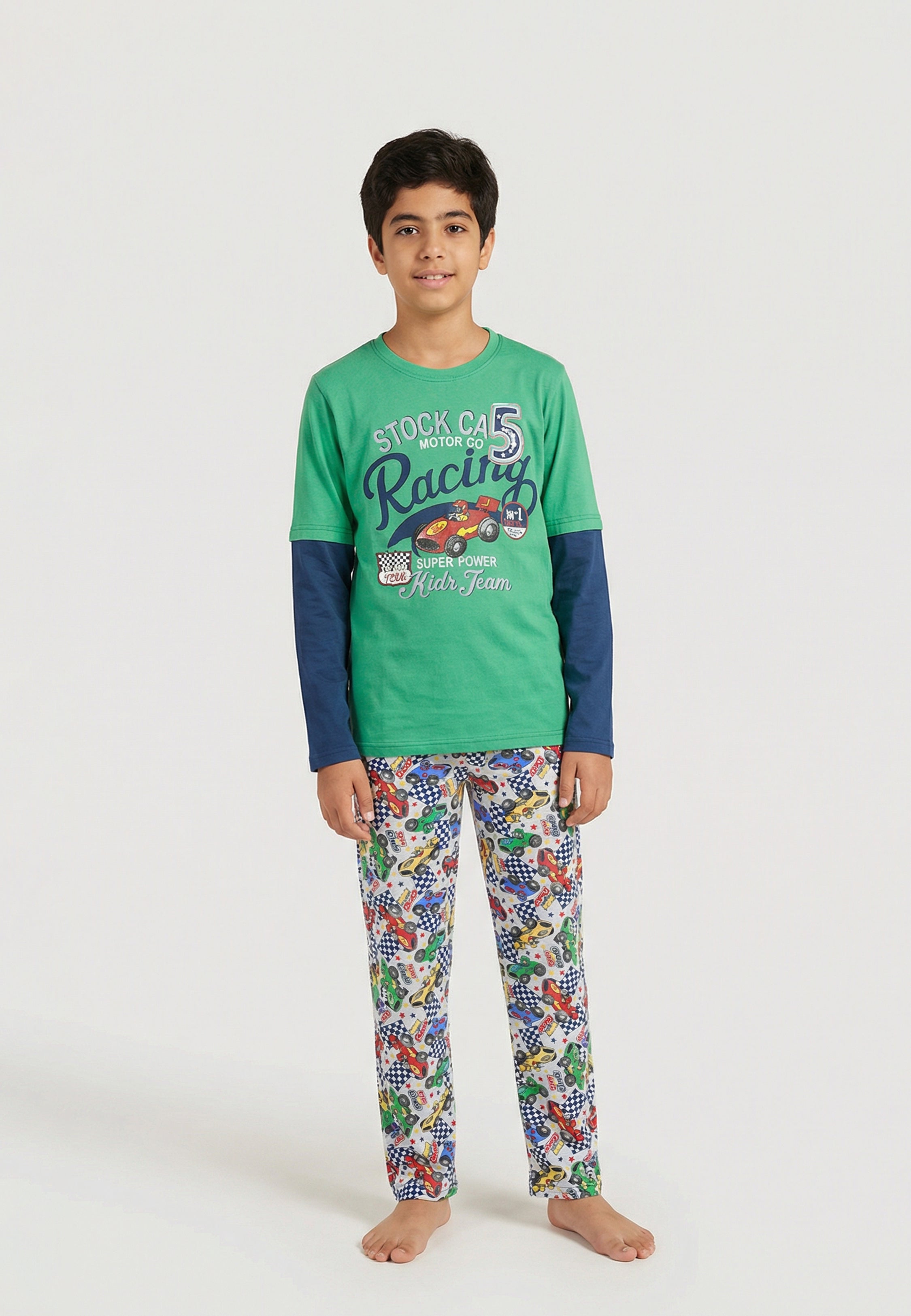 Pyjama garçon vert racing en coton, ensemble 2 pièces avec effet manches longues superposées et pantalon imprimé voitures colorées