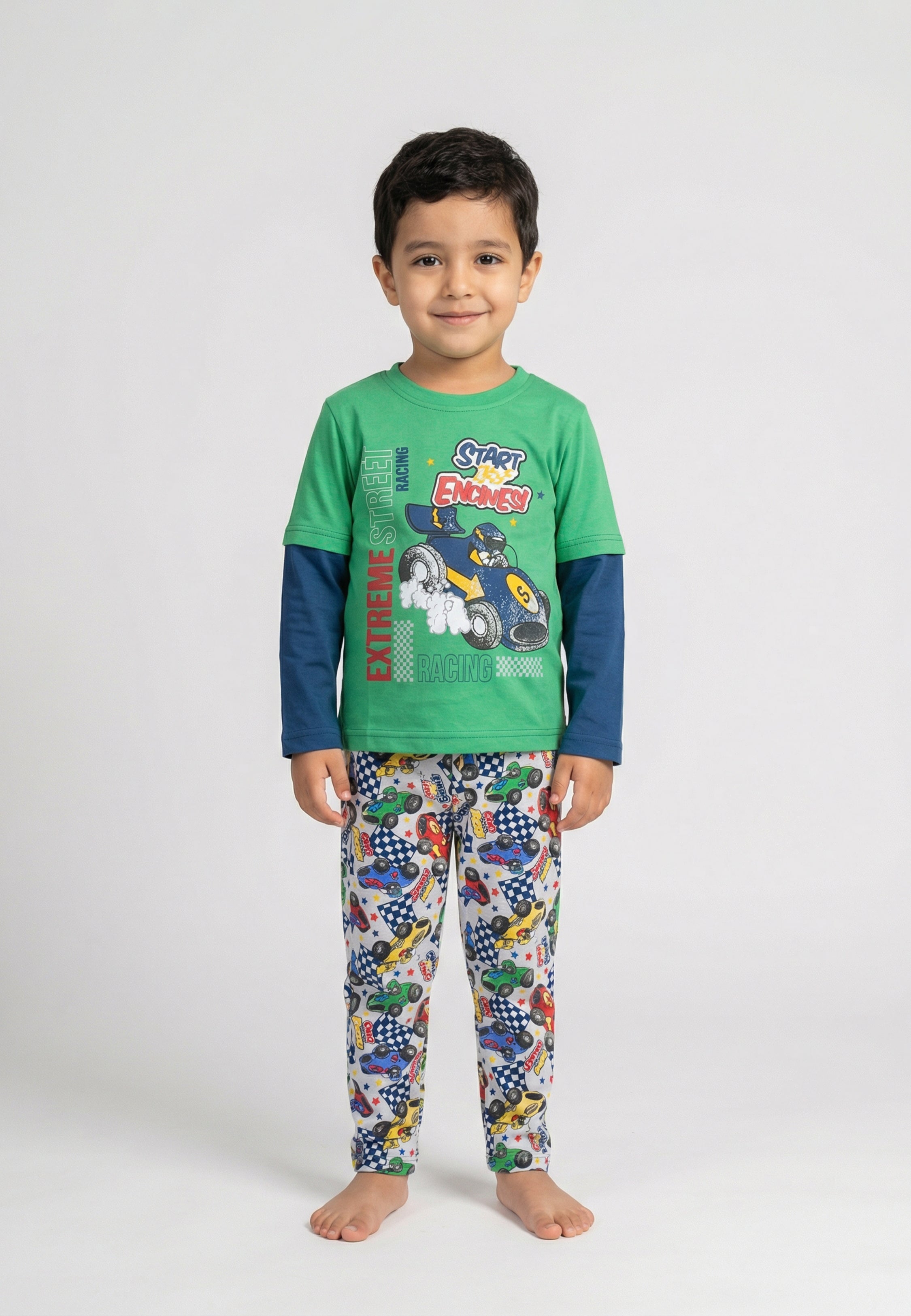 Pyjama garçon vert Start Racing en coton, ensemble 2 pièces avec effet manches longues superposées et pantalon imprimé voitures colorées