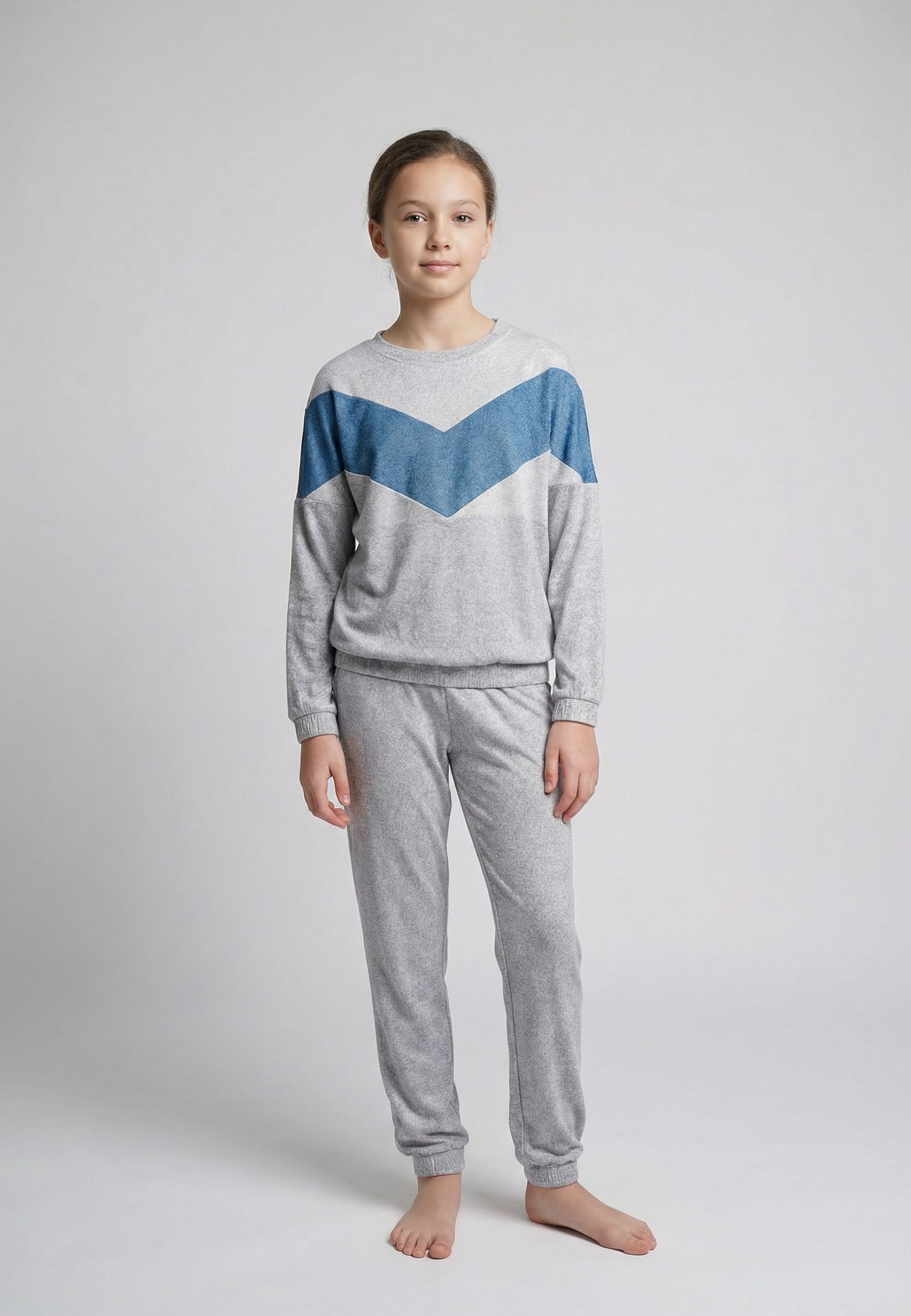 Pyjama fille gris et bleu en velours, ensemble 2 pièces manches longues avec détail chevron et pantalon assorti