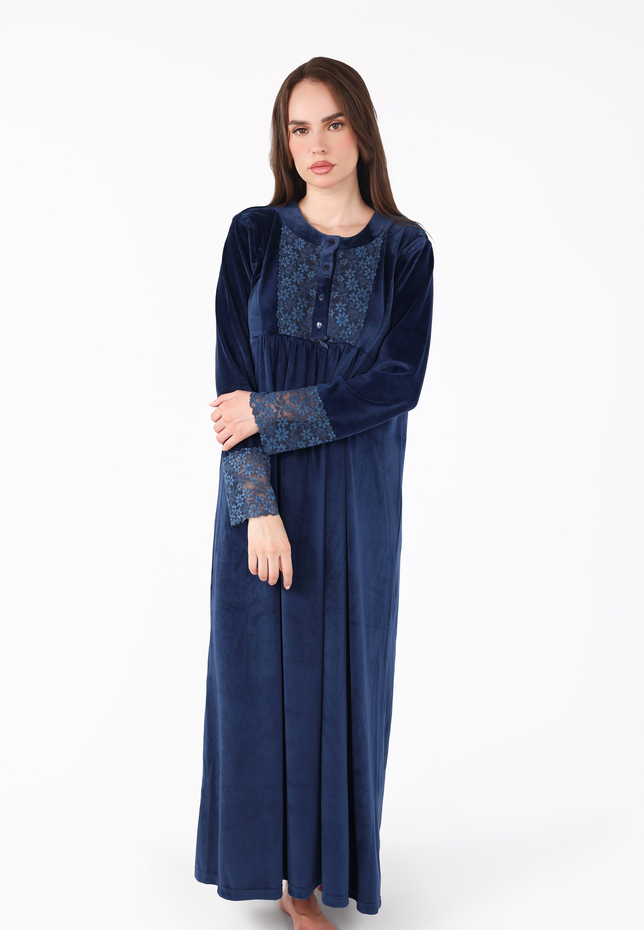 Robe de nuit longue en velours à plastron et poignets brodés