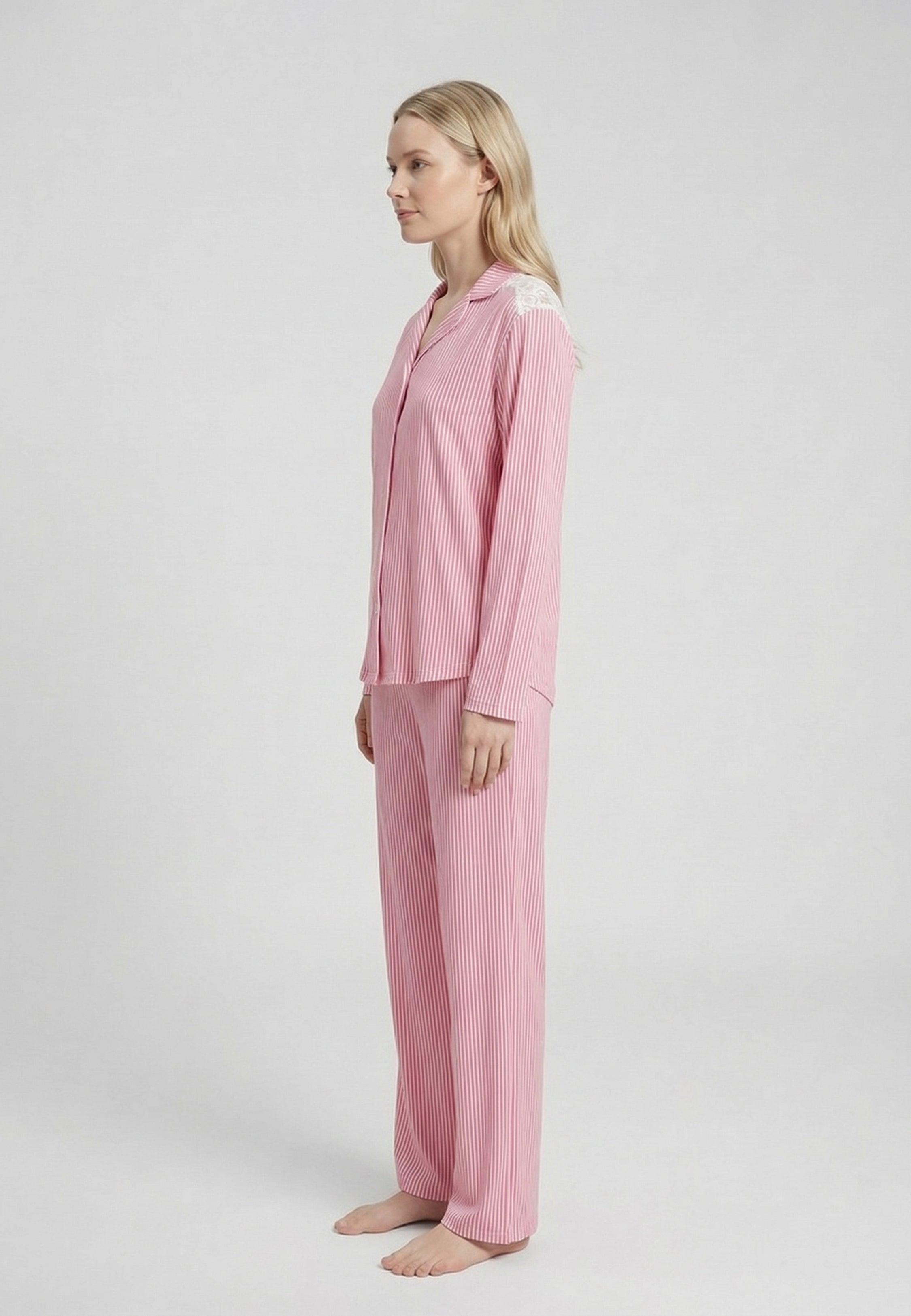Pyjama femme rose rayé avec chemise manches longues et pantalon assorti