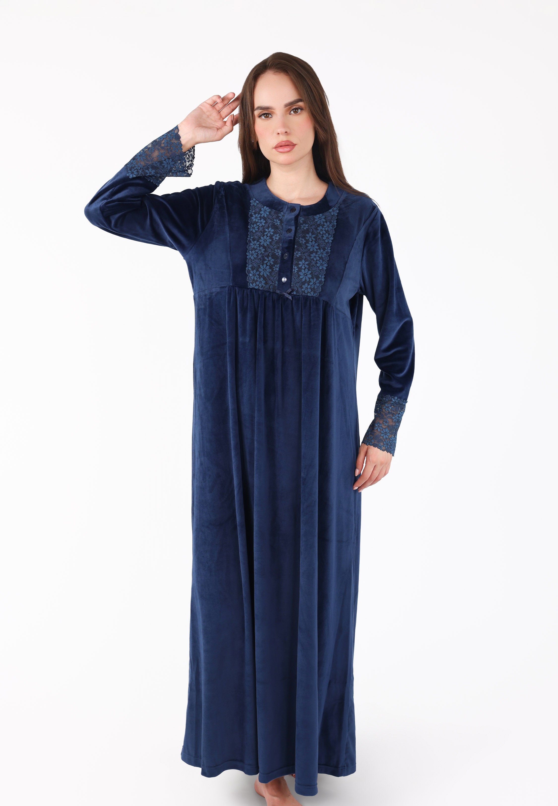 Robe de nuit longue en velours à plastron et poignets brodés