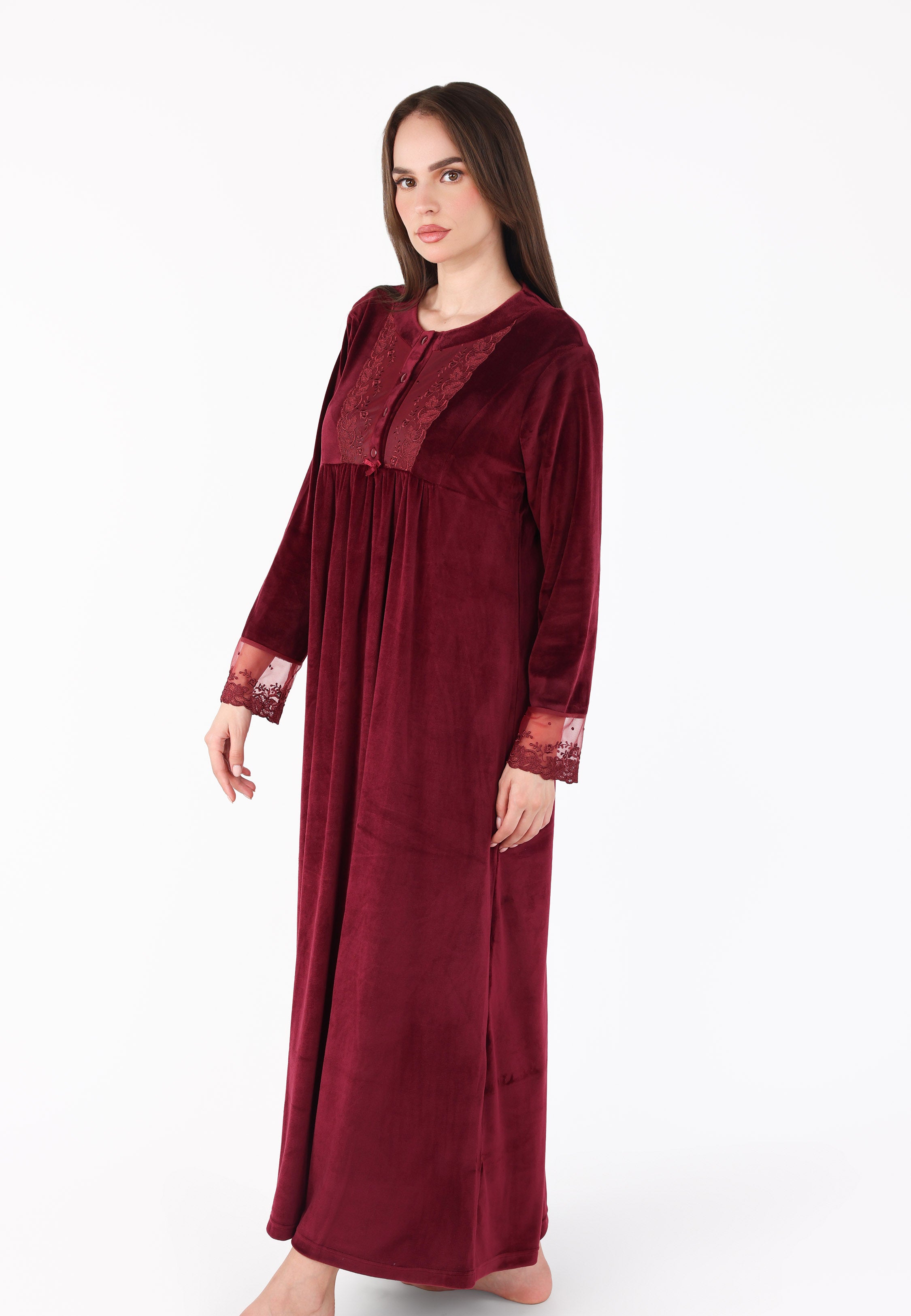 Robe de nuit longue en velours à plastron et poignets brodés