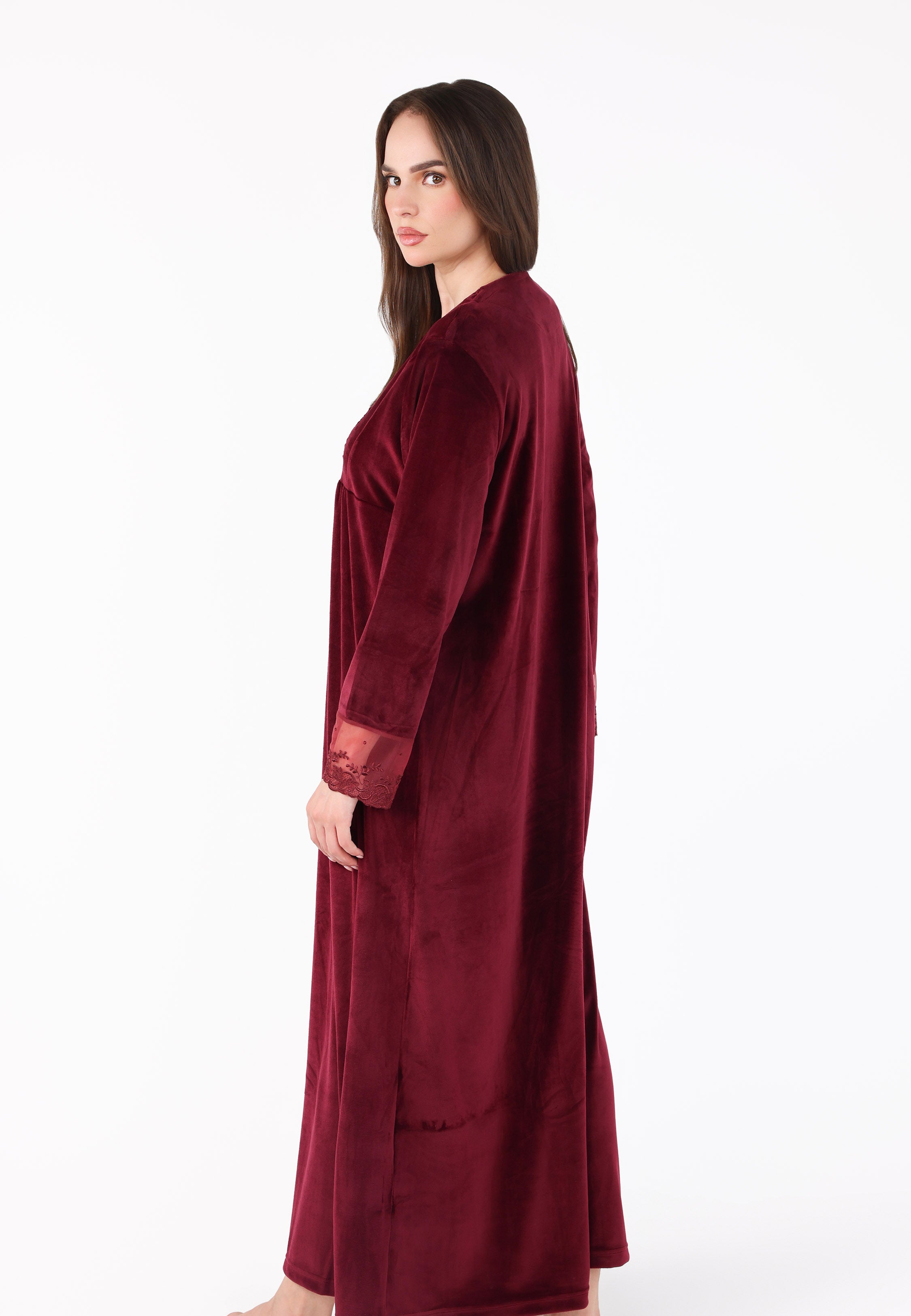 Robe de nuit longue en velours à plastron et poignets brodés