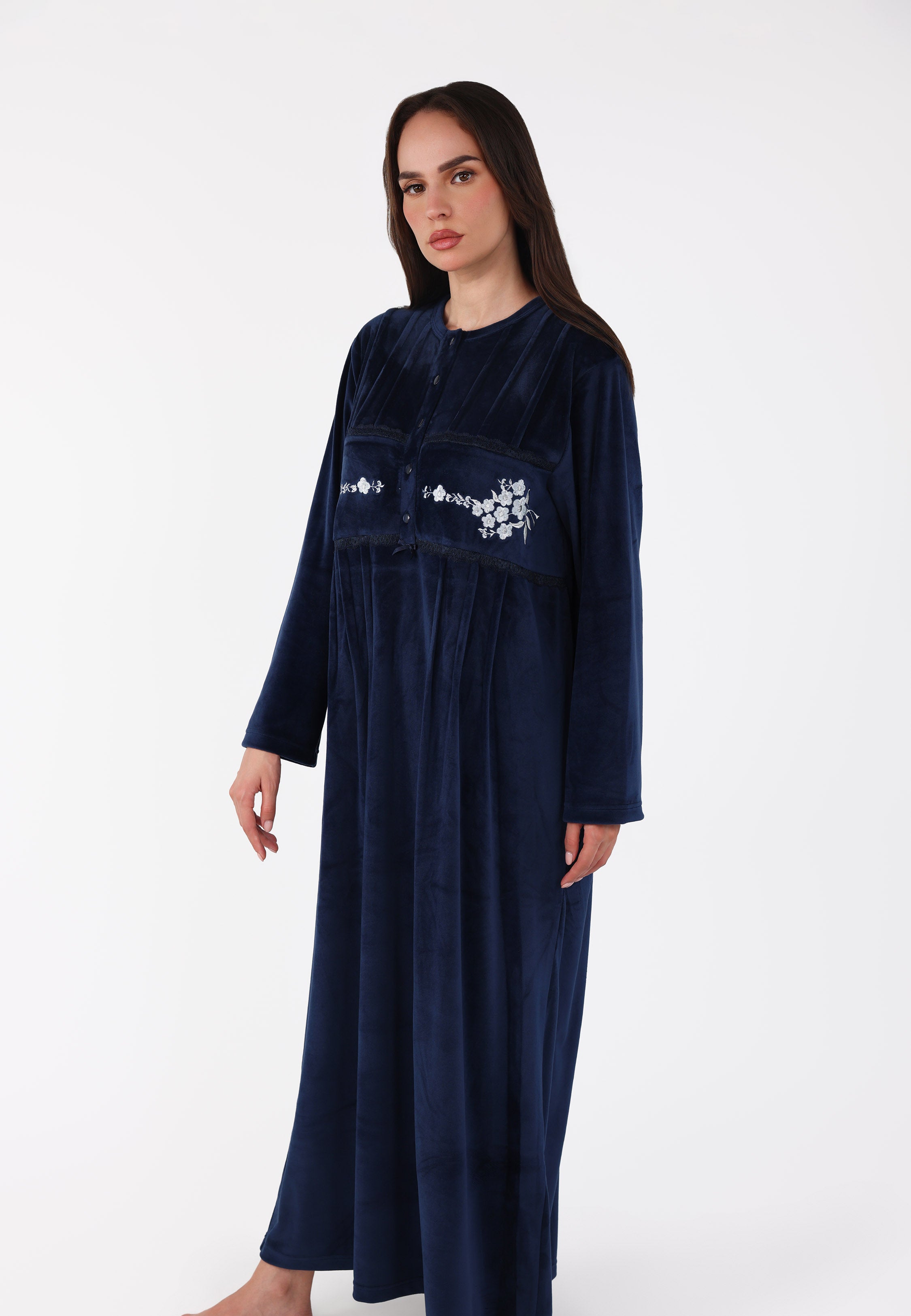 Robe de nuit longue en velours brodé