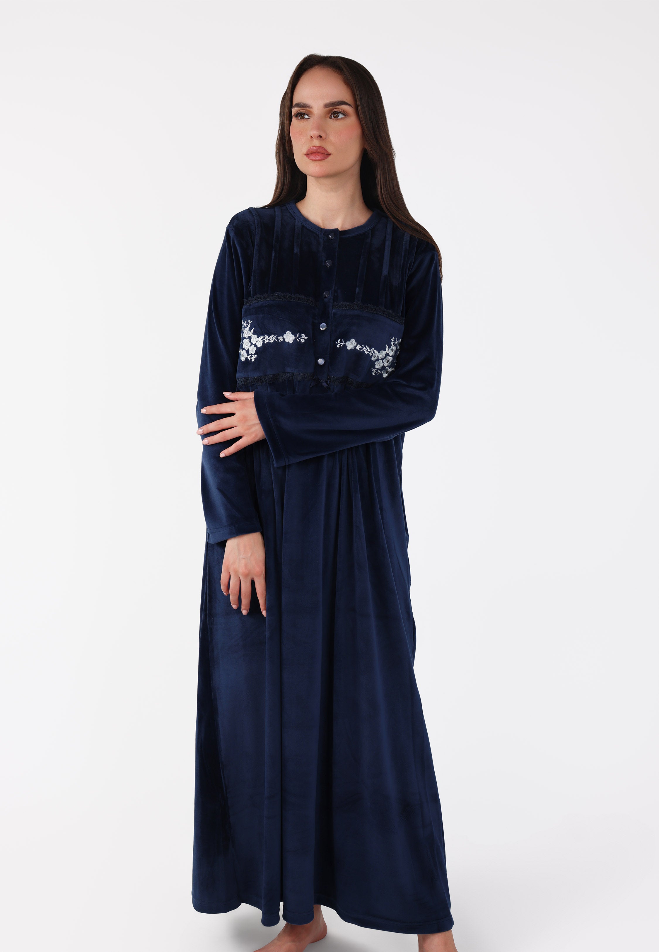 Robe de nuit longue en velours brodé