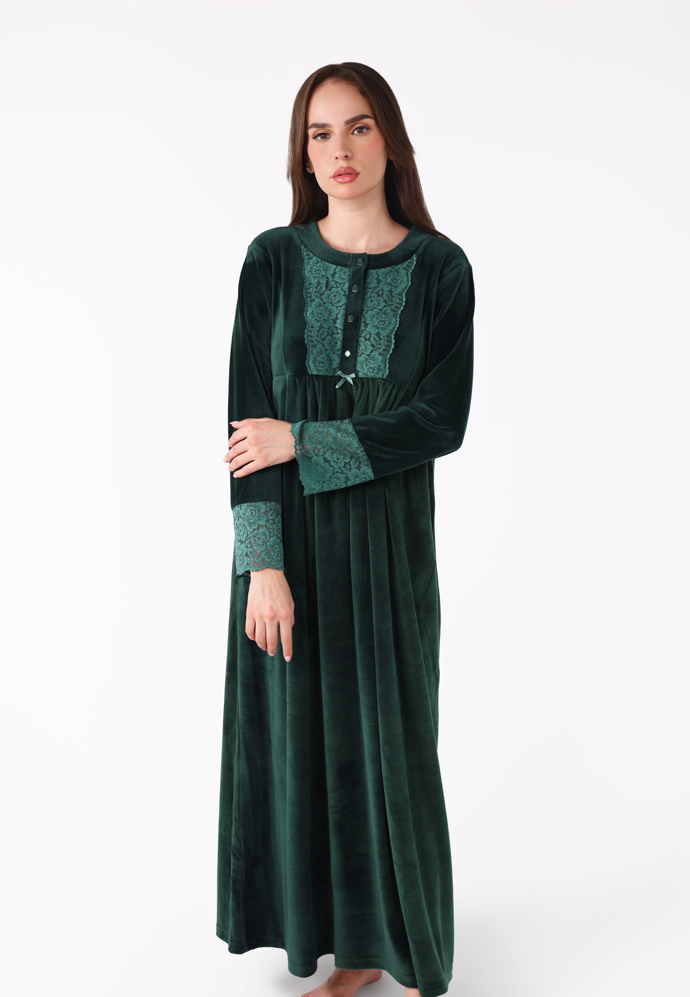 Robe de nuit longue en velours à plastron et poignets brodés