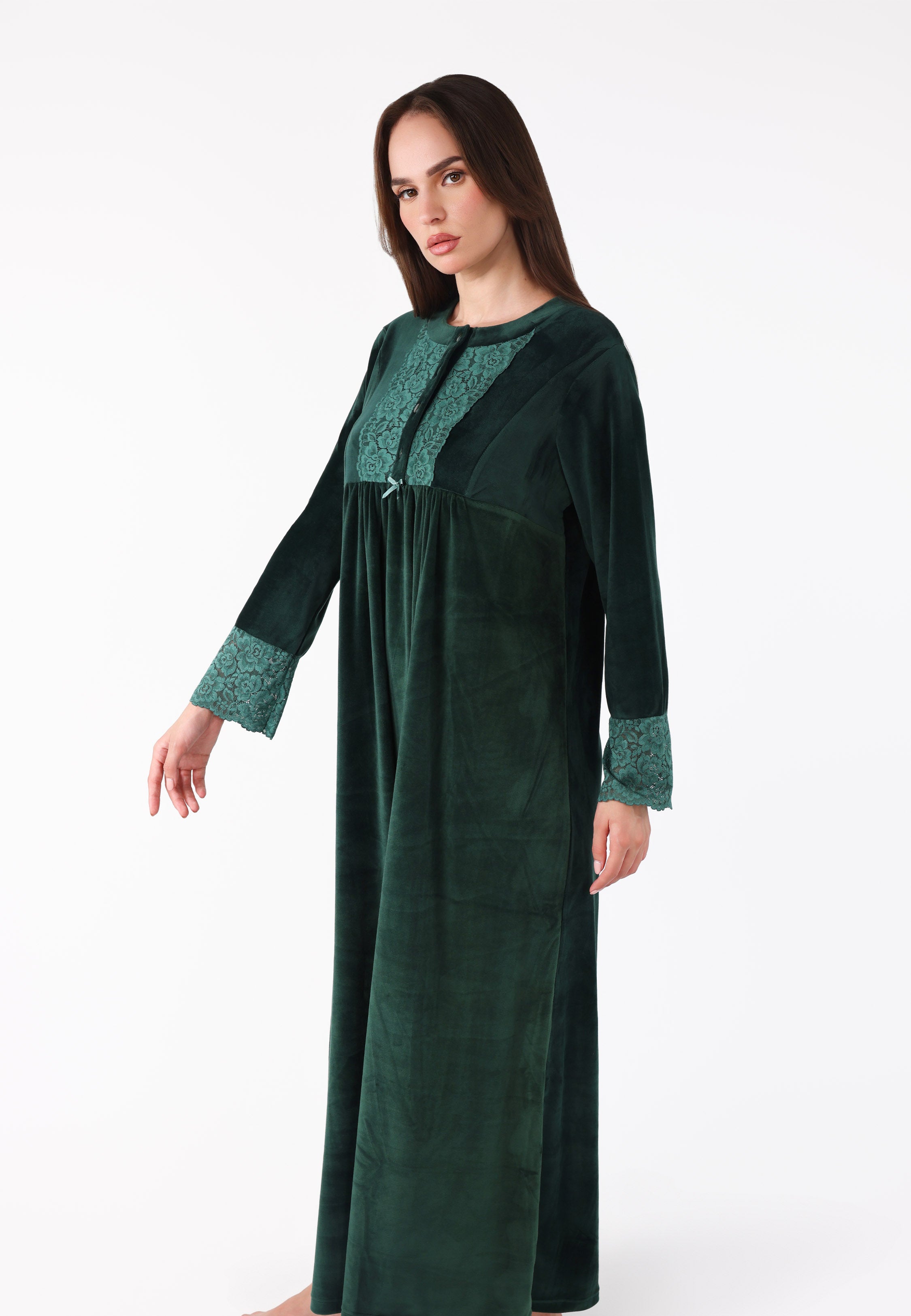 Robe de nuit longue en velours à plastron et poignets brodés