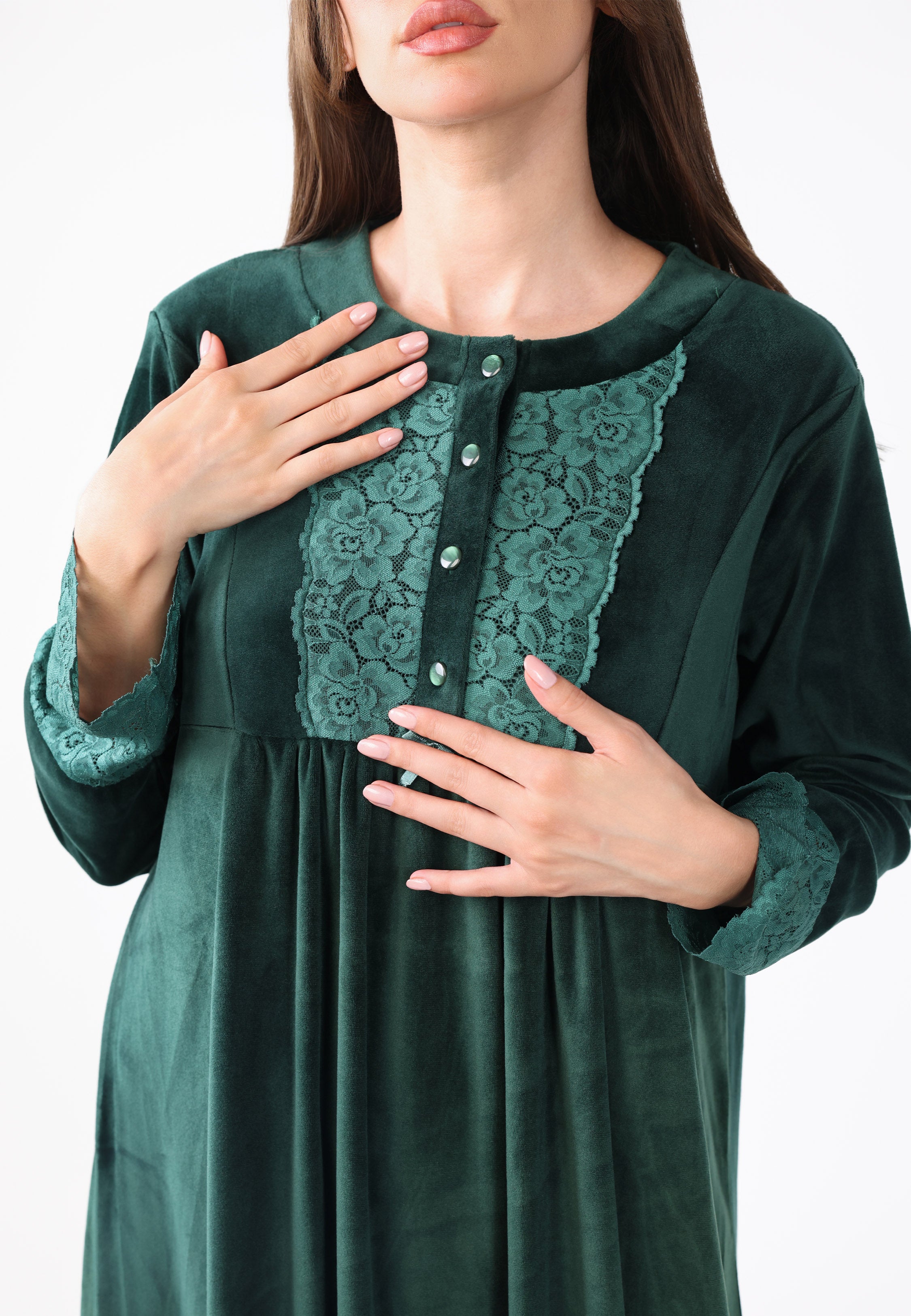 Robe de nuit longue en velours à plastron et poignets brodés