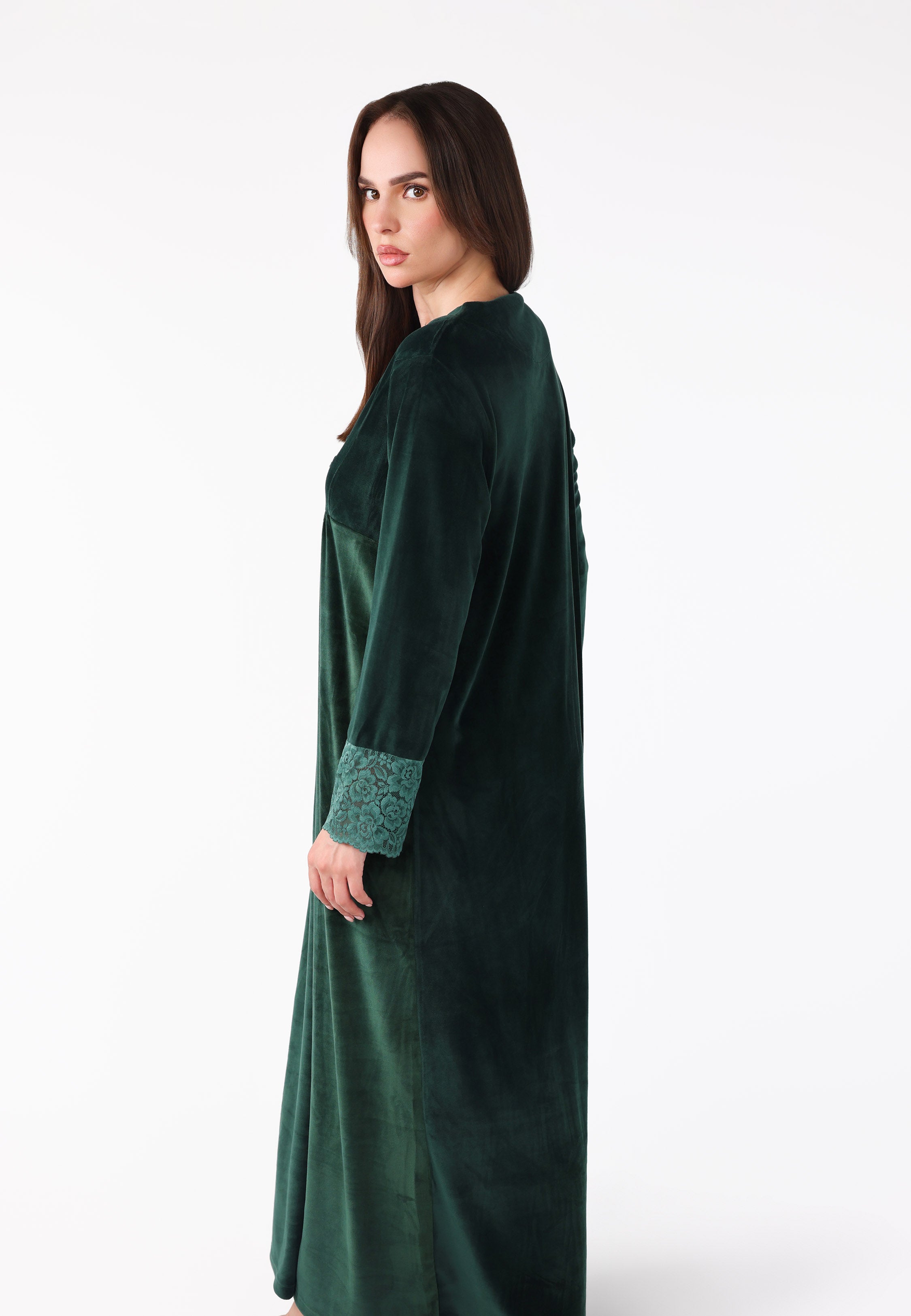 Robe de nuit longue en velours à plastron et poignets brodés