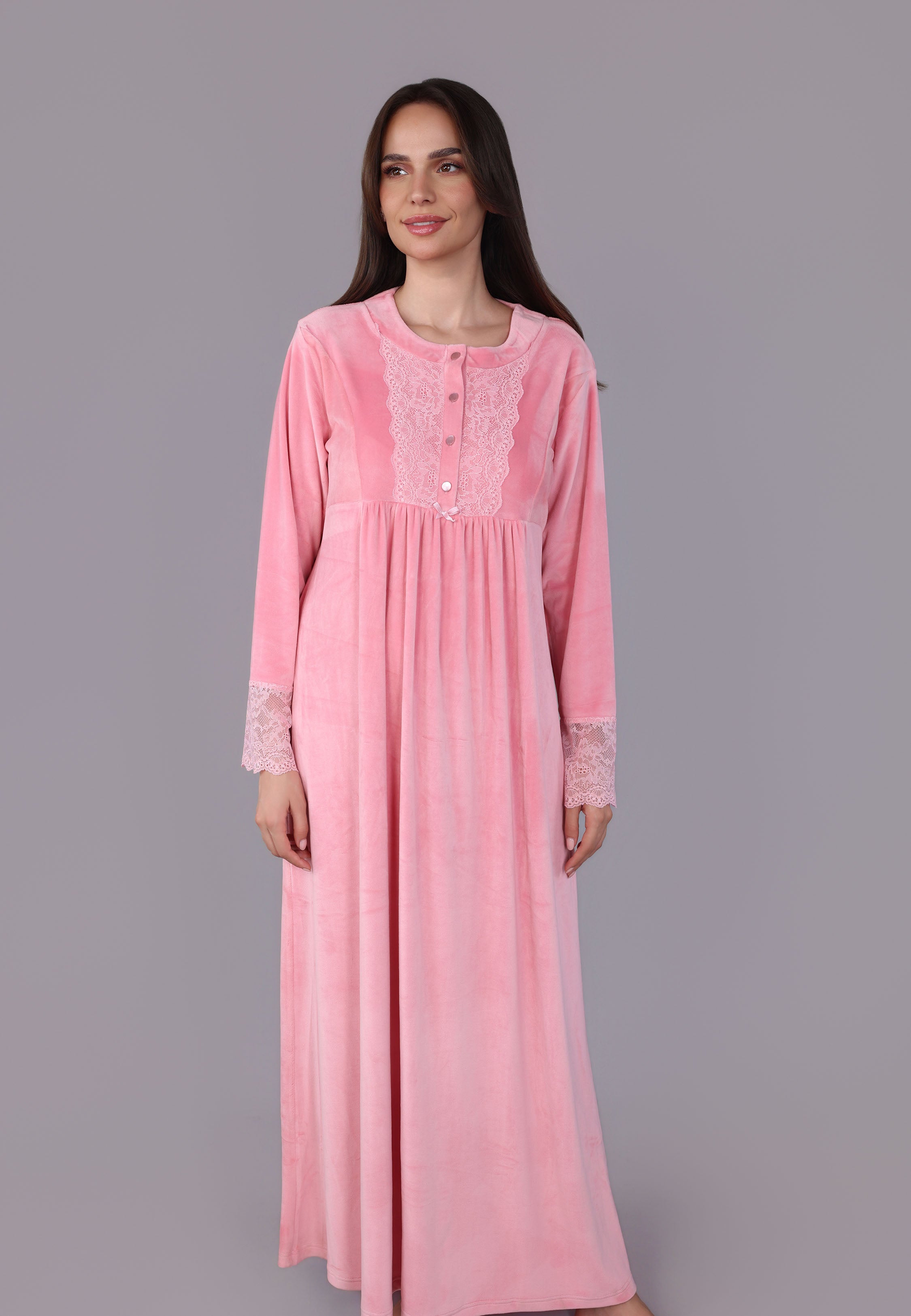 Robe de nuit longue en velours à plastron et poignets brodés