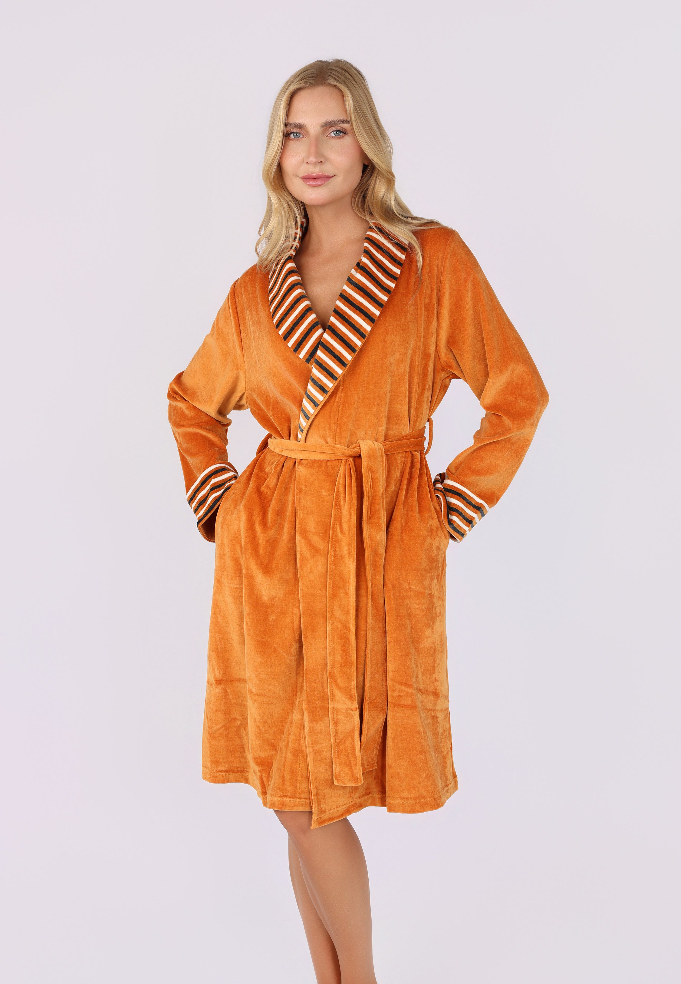 Peignoir caramel à détails rayés | Collection La Douceur d’Hiver