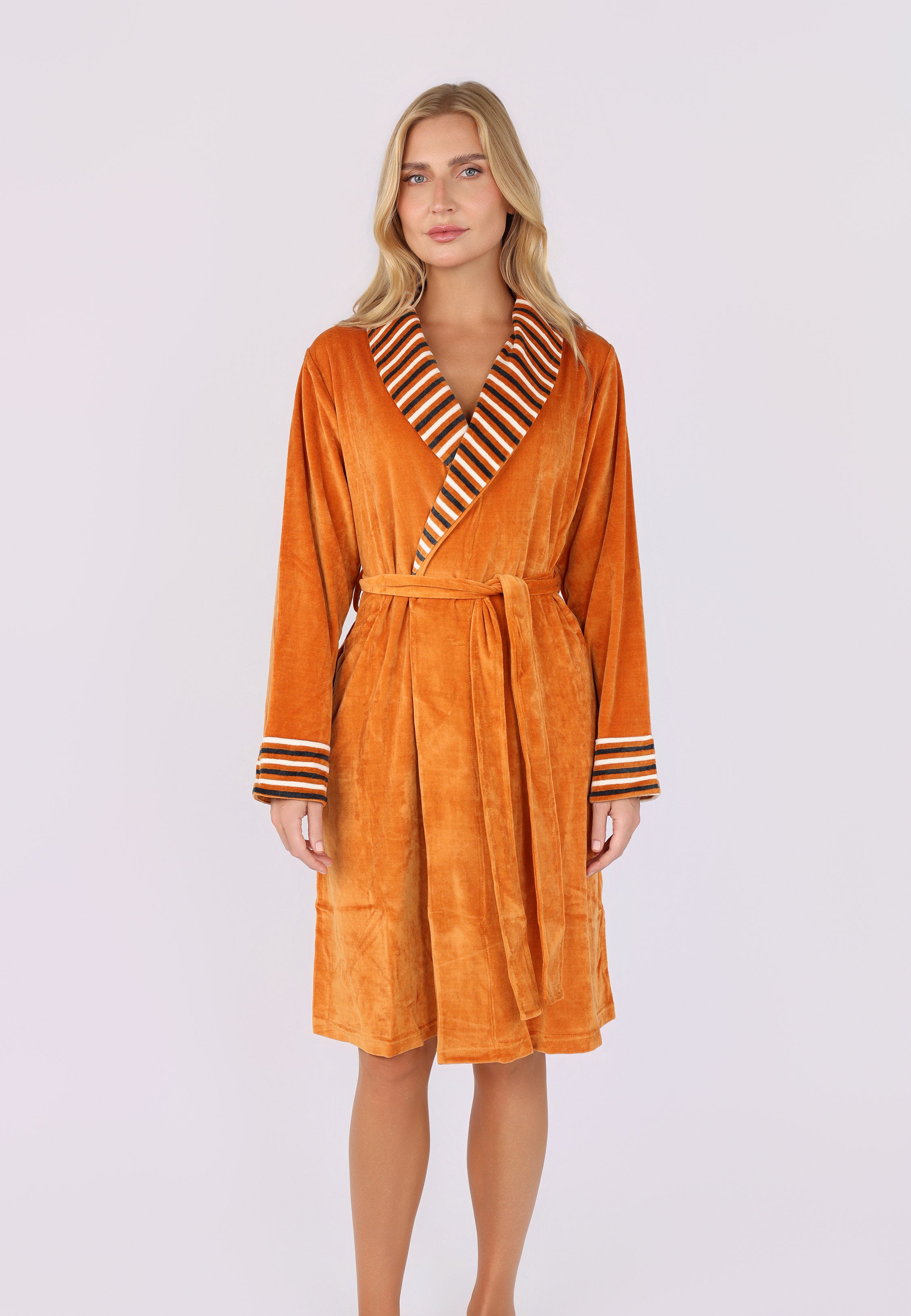 Peignoir caramel à détails rayés | Collection La Douceur d’Hiver