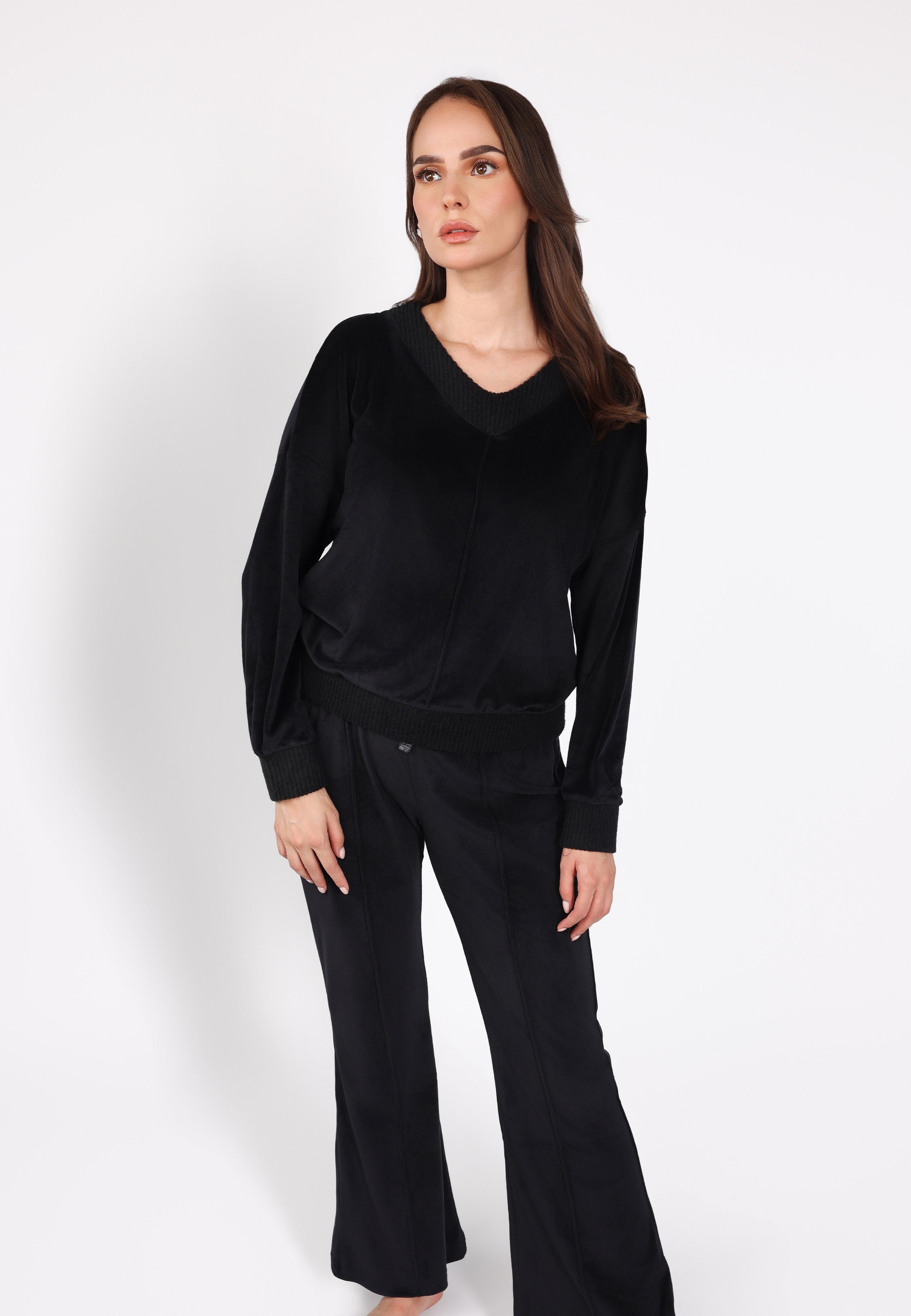 Pyjama col V à pantalon évasé | Collection Velvet MLC