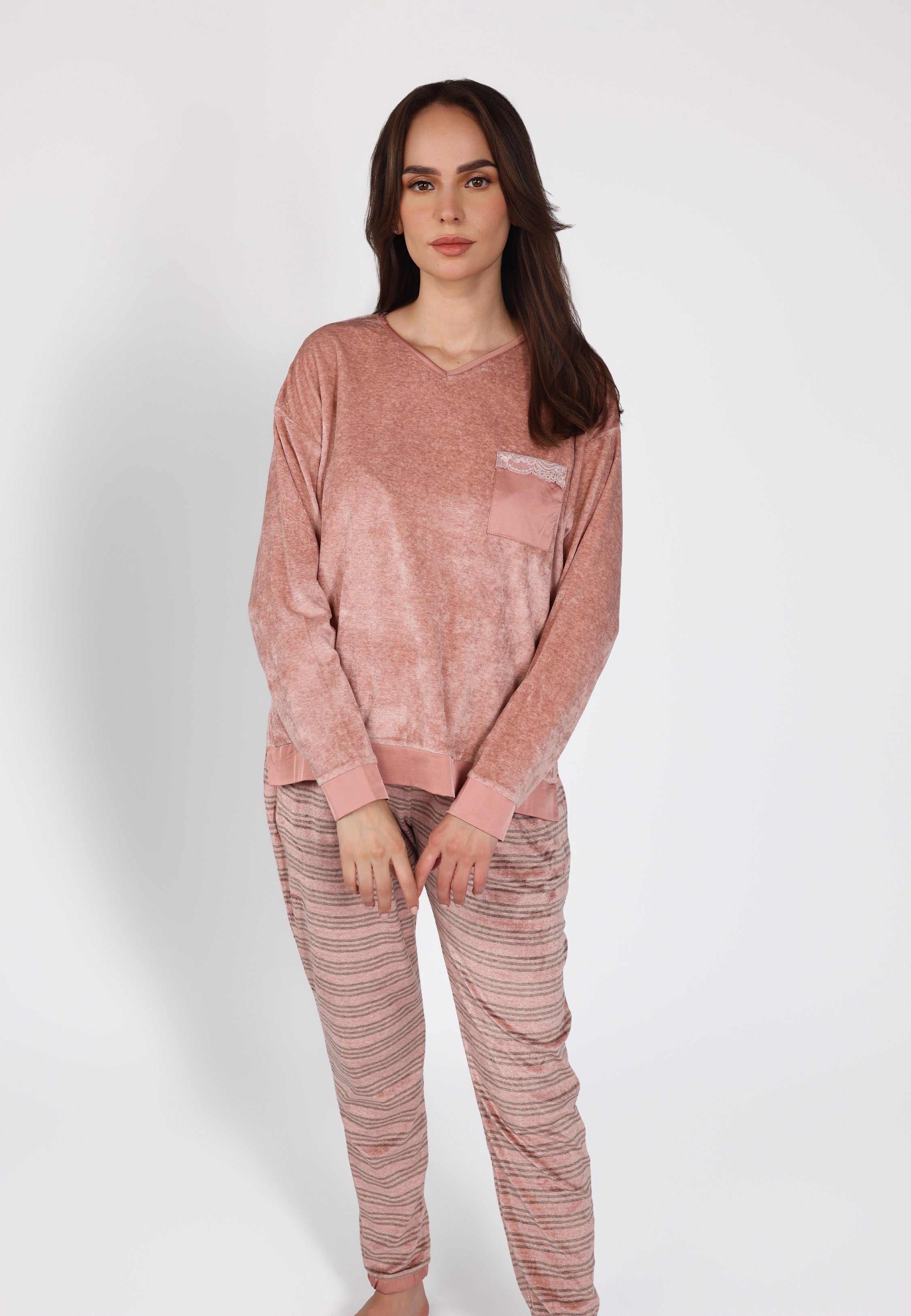 Pyjama rose avec détail satiné | Collection La Douceur d’Hiver
