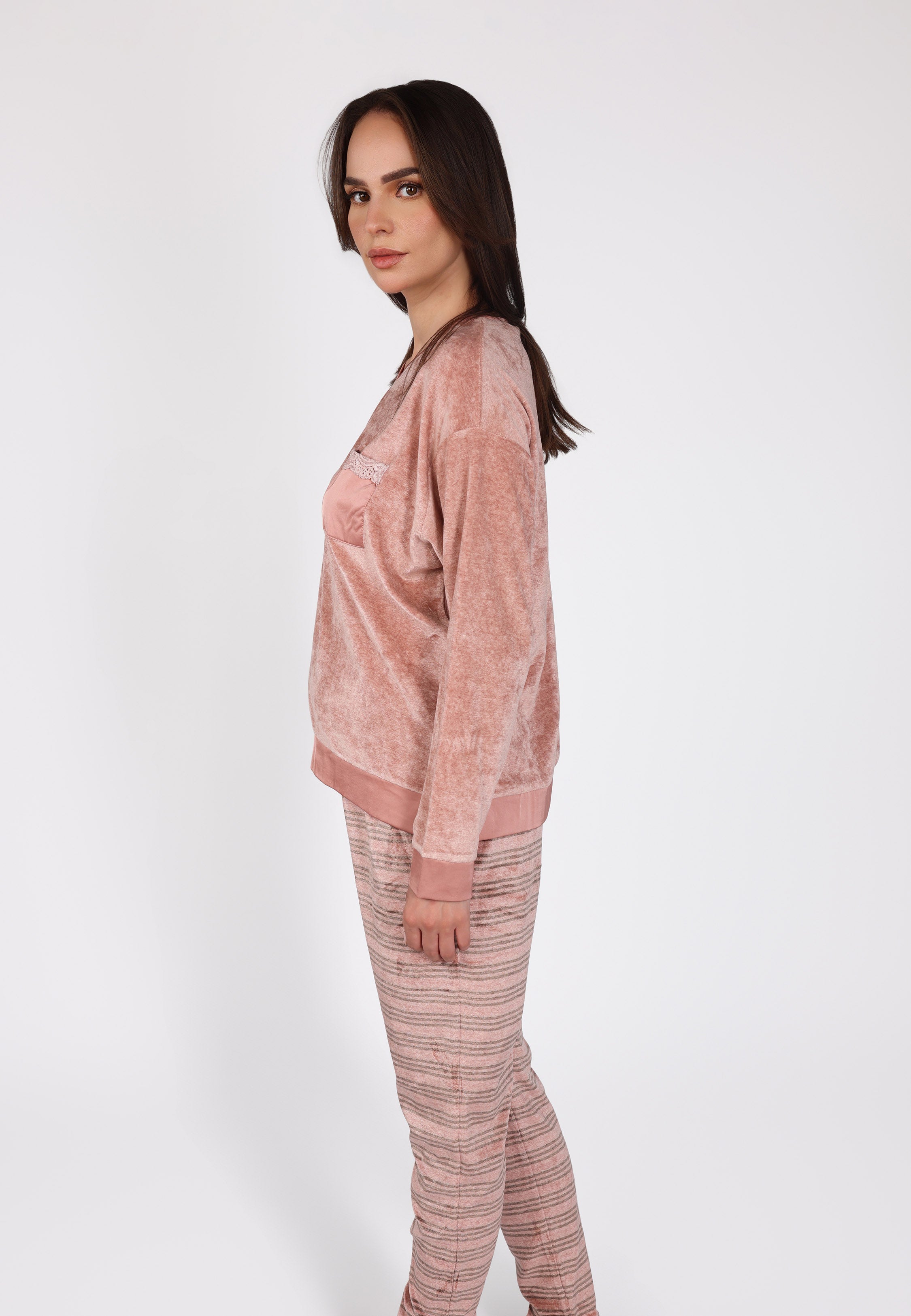 Pyjama rose avec détail satiné | Collection La Douceur d’Hiver