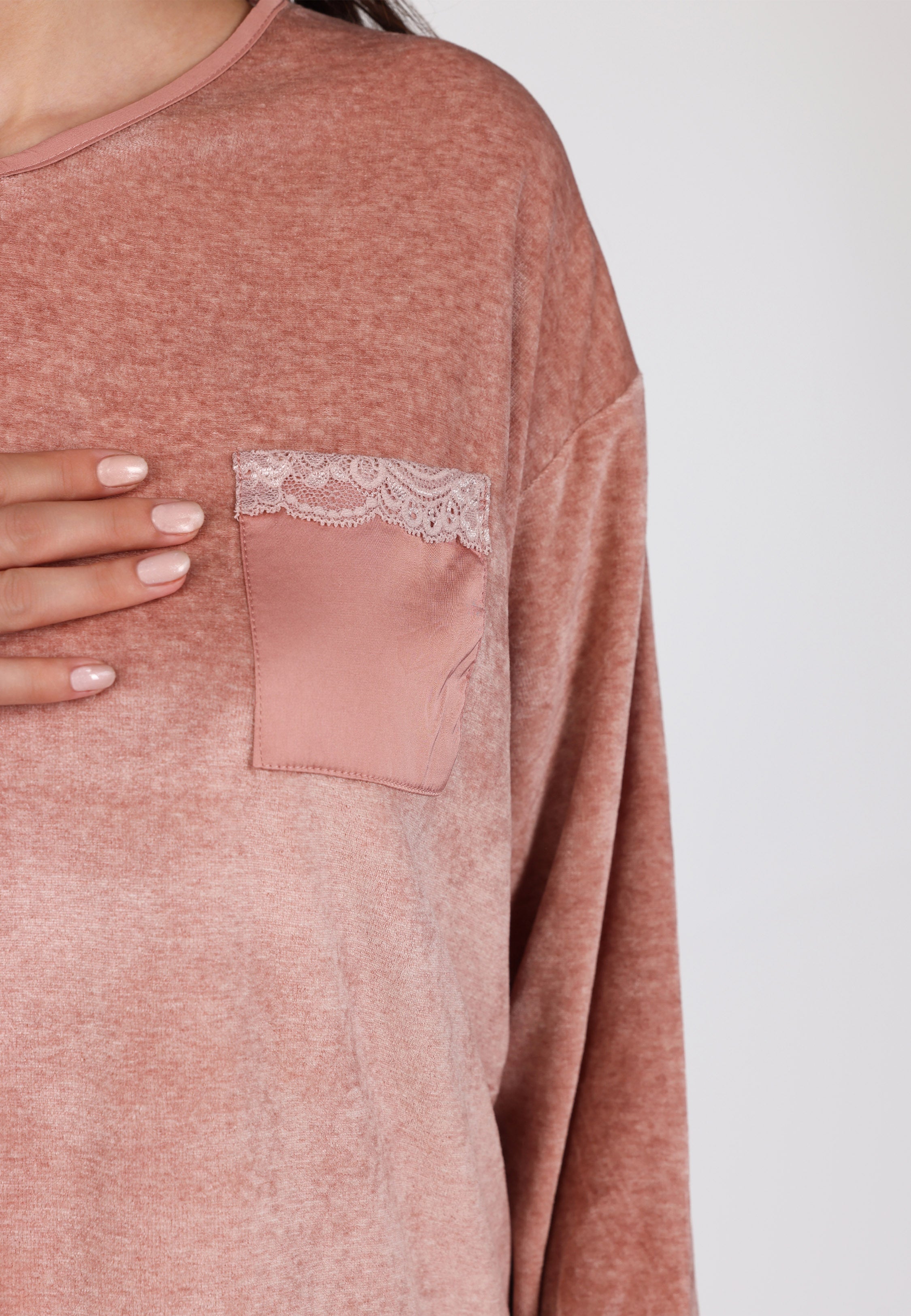 Pyjama rose avec détail satiné | Collection La Douceur d’Hiver