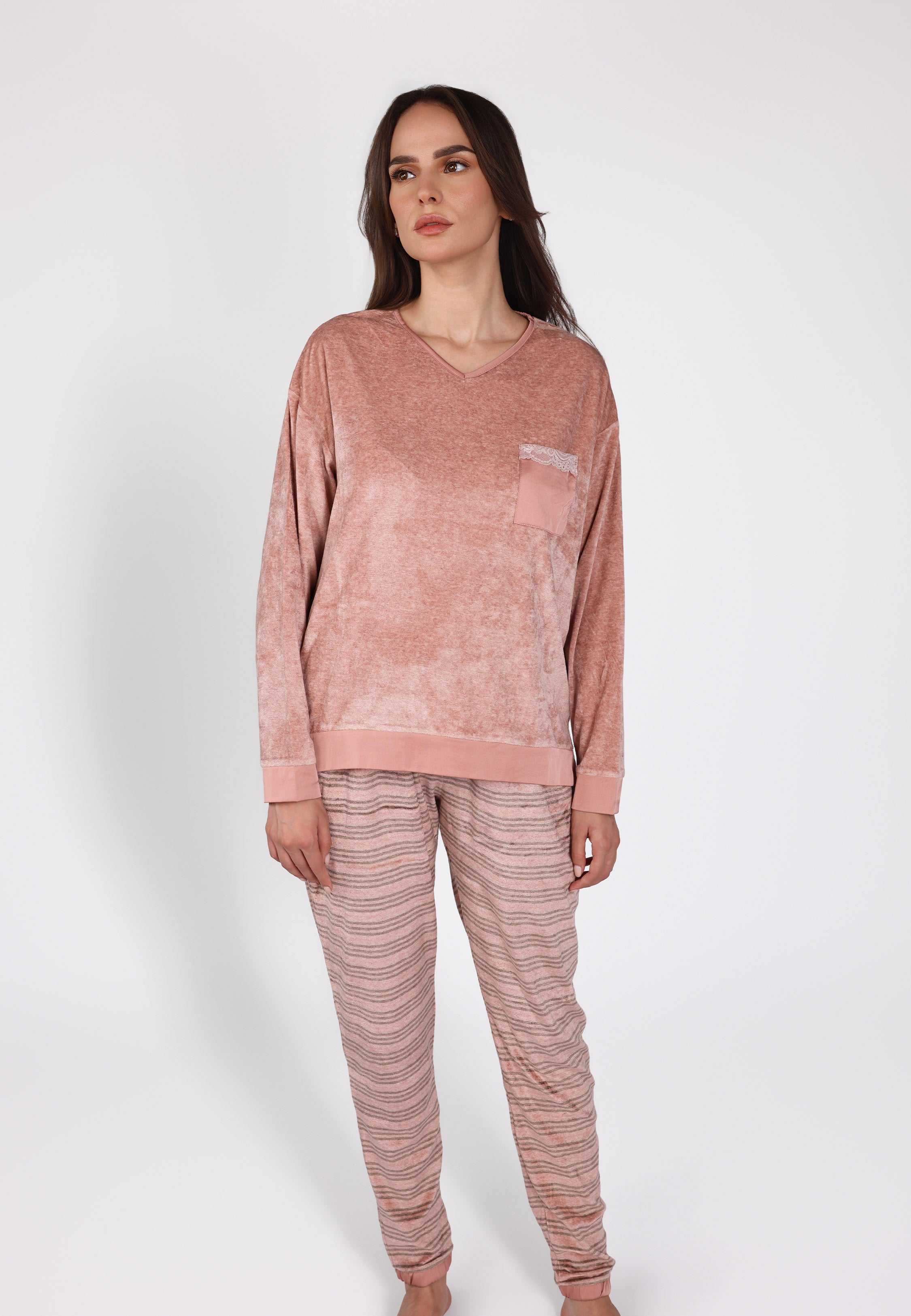 Pyjama rose avec détail satiné | Collection La Douceur d’Hiver