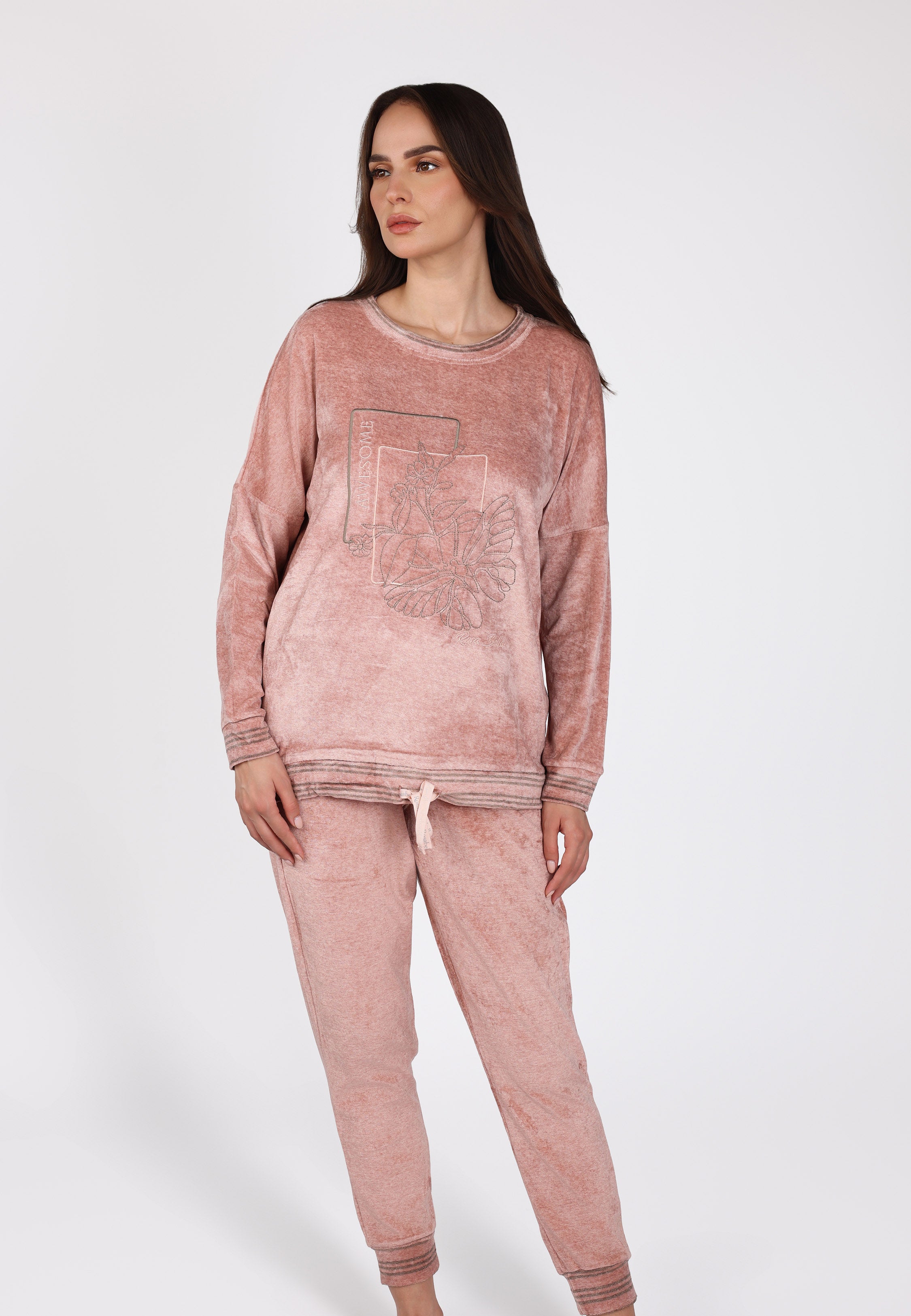 Pyjama rose à motif brodé | Collection La Douceur d’Hiver