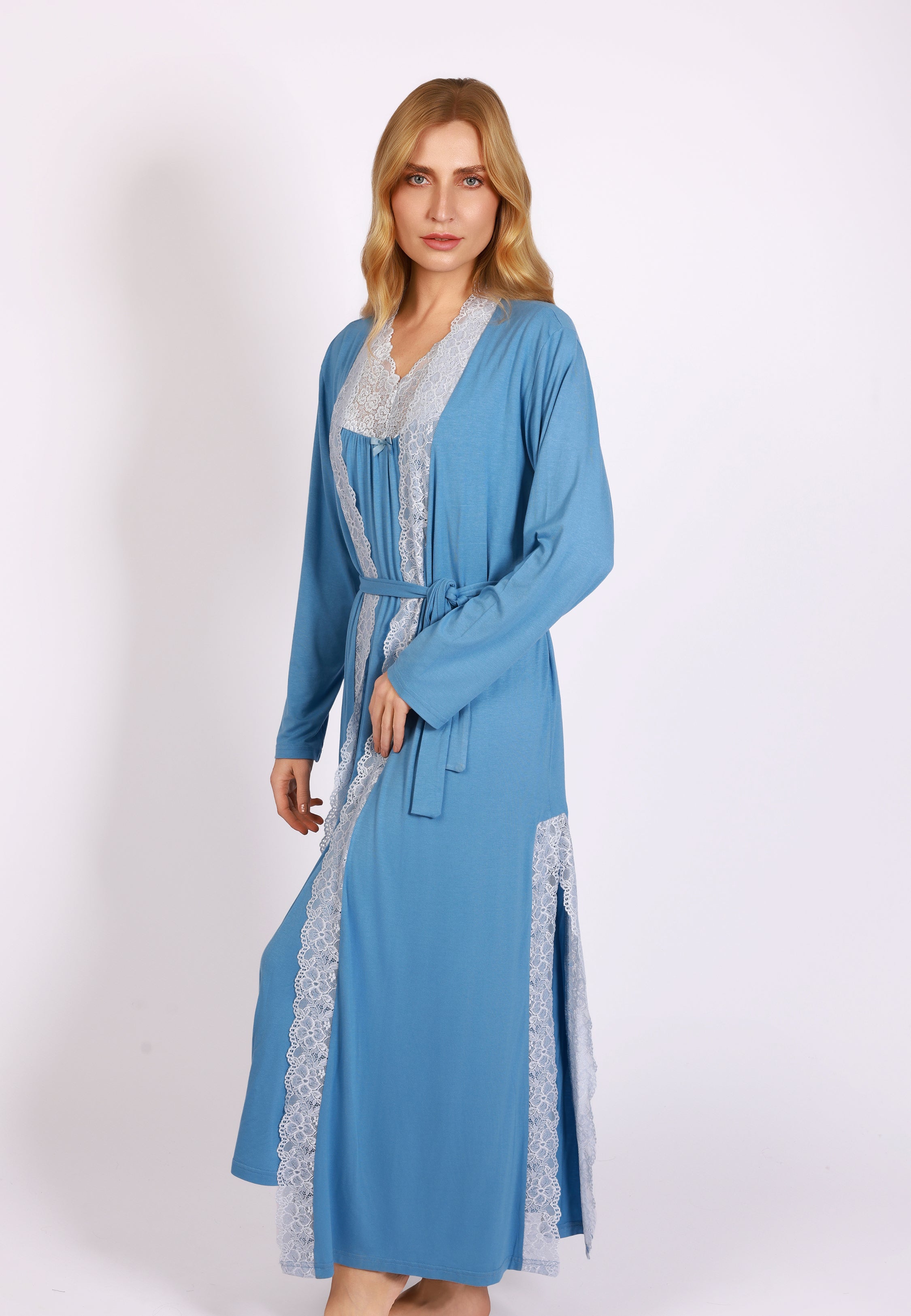 Peignoir Long Bordé de Dentelle | Collection Permanente