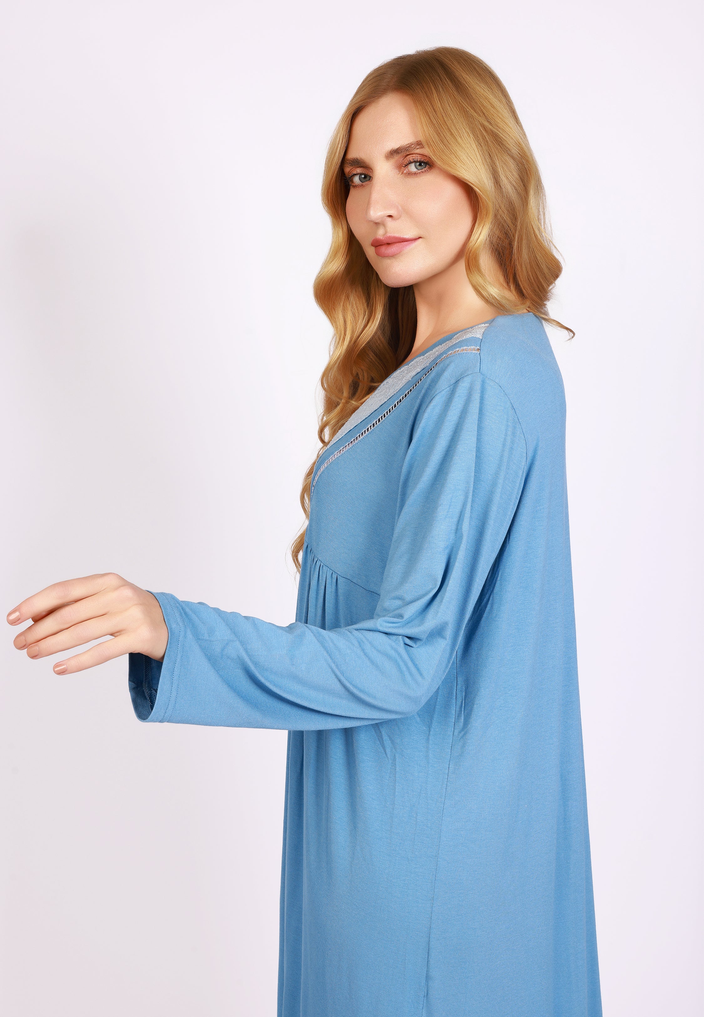 Robe longue avec détails en dentelle | Collection TOUCHE D'ÉLÉGANCE