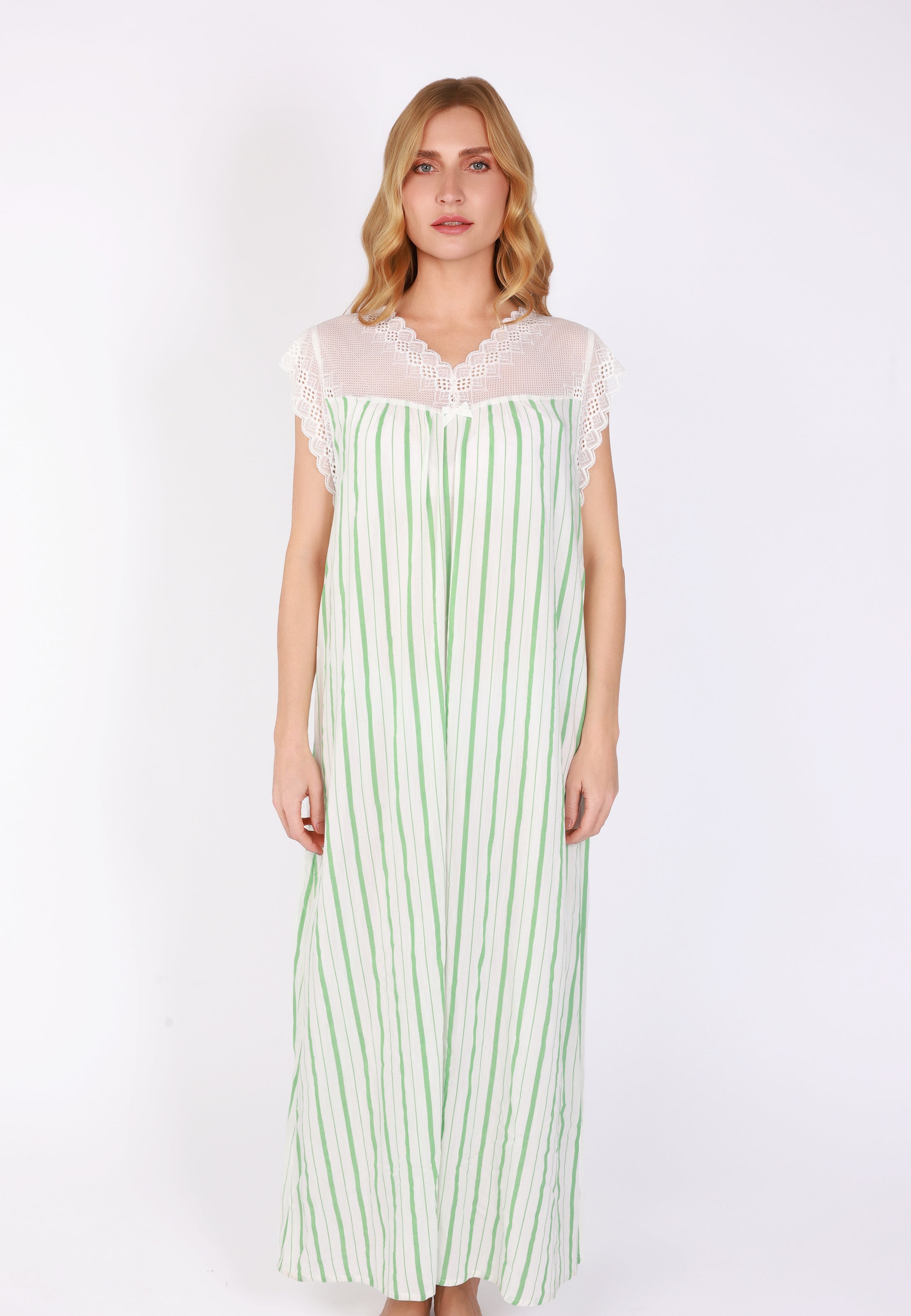 Chemise de Nuit longue à rayures et dentelle | Collection Ethnic