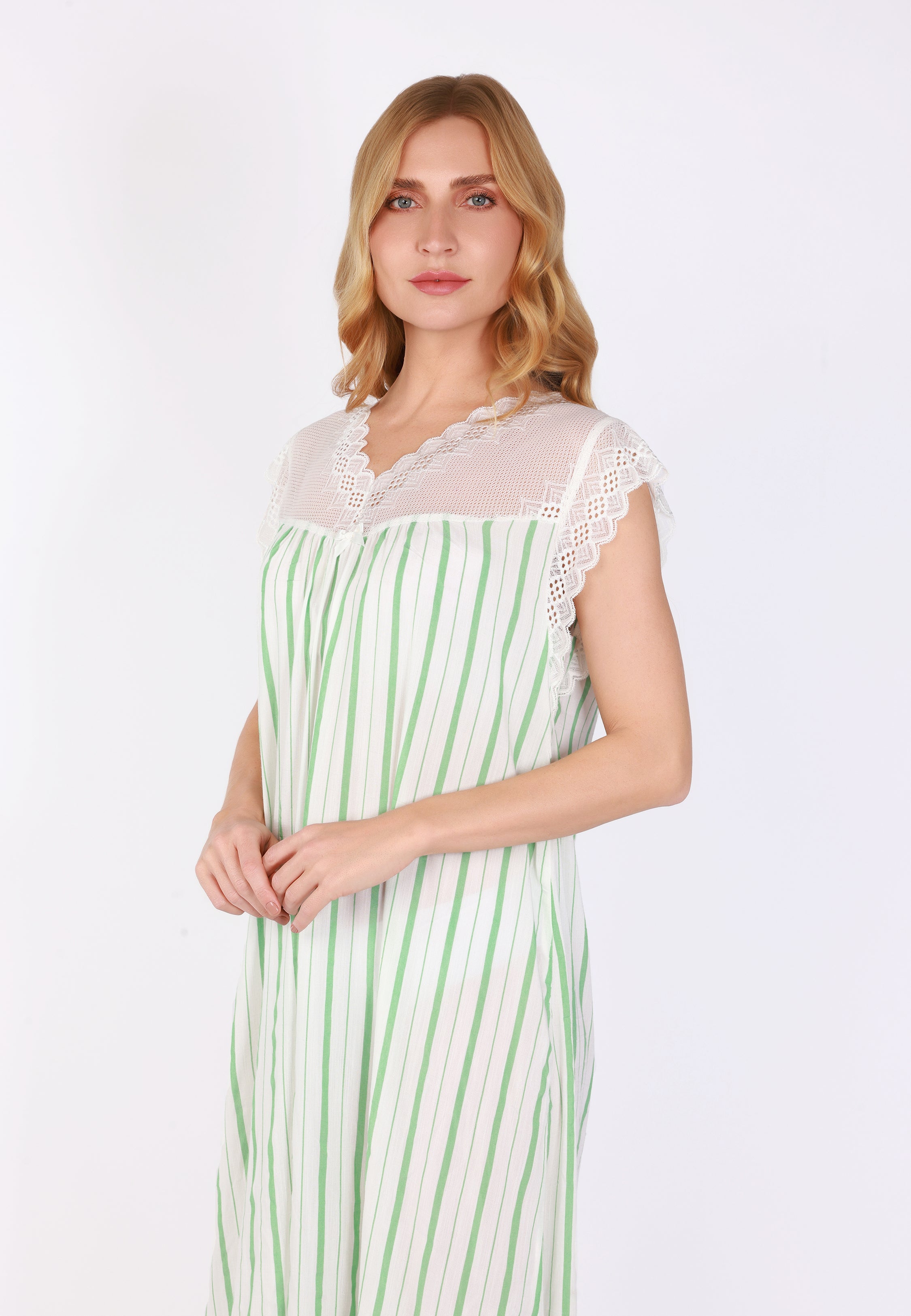 Chemise de Nuit longue à rayures et dentelle | Collection Ethnic