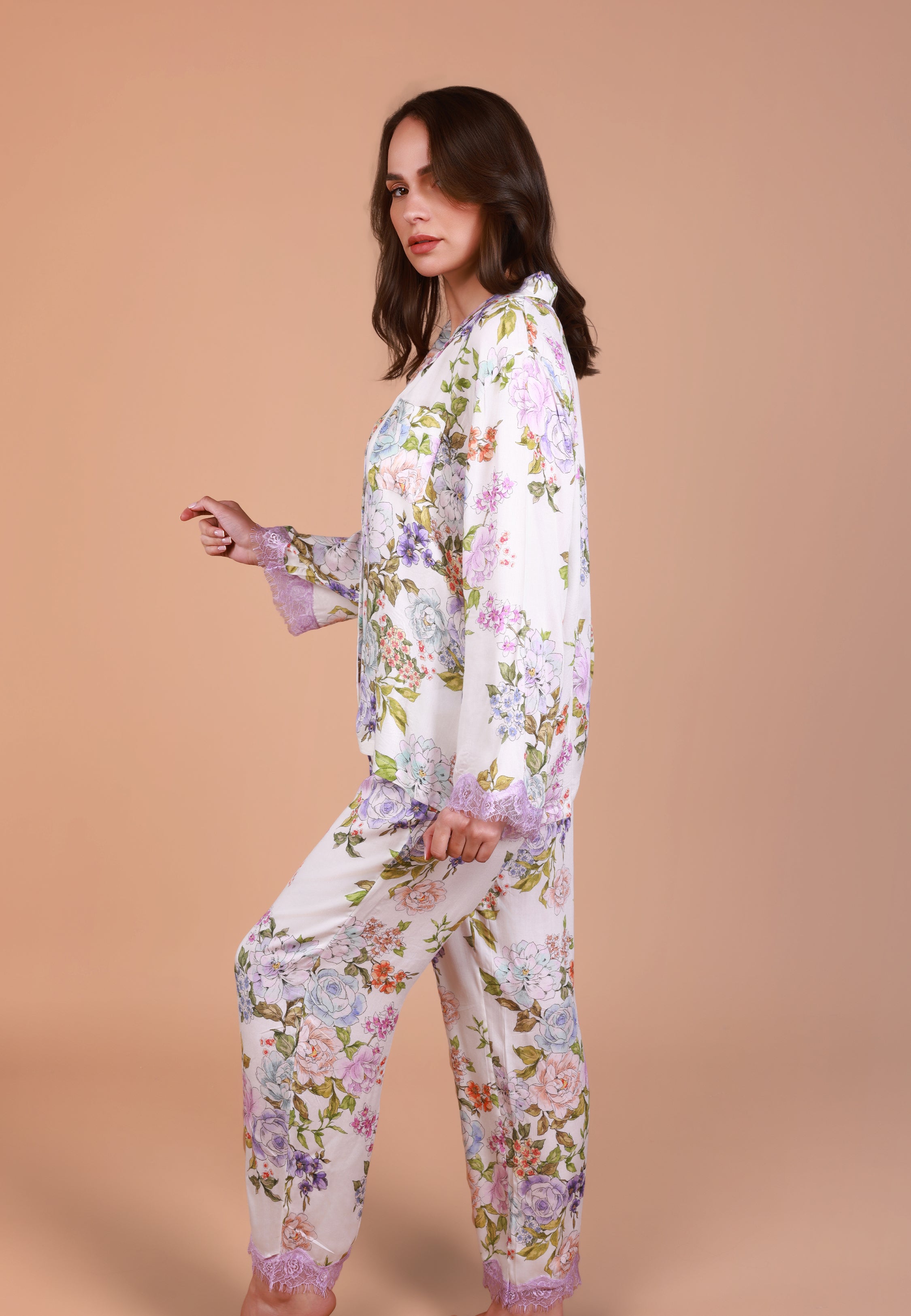 Pyjama Floral avec Finition Dentelle Violette | Collection Floral Print