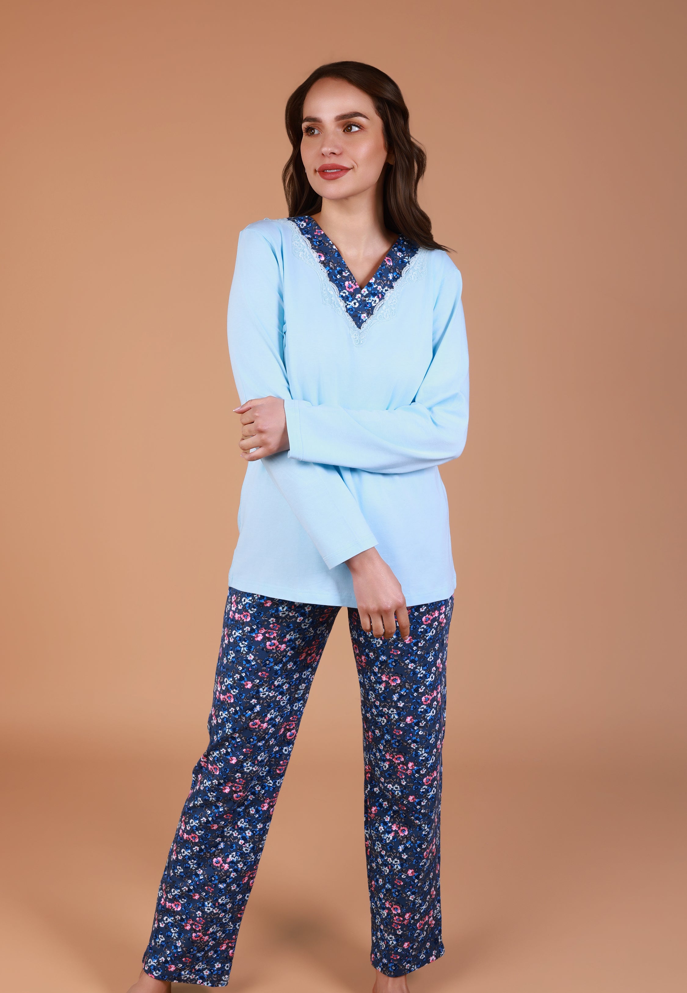 Pyjama manches longues bleu ciel col V dentelle | Collection LIBERTY BLEU