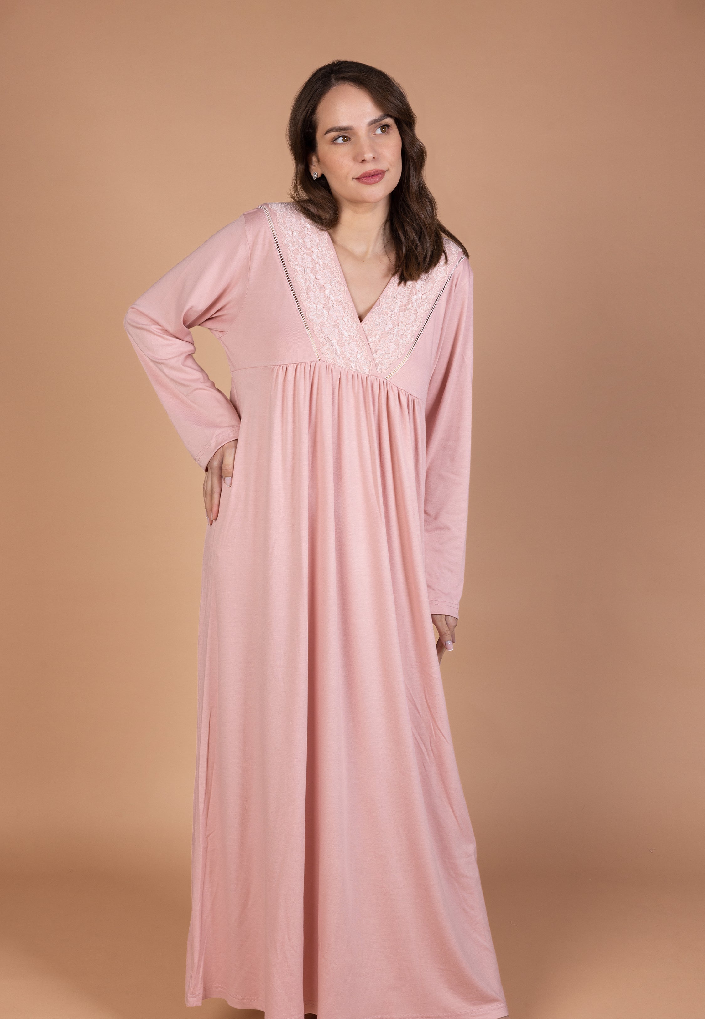 Robe longue avec détails en dentelle | Collection NOSTALGIA