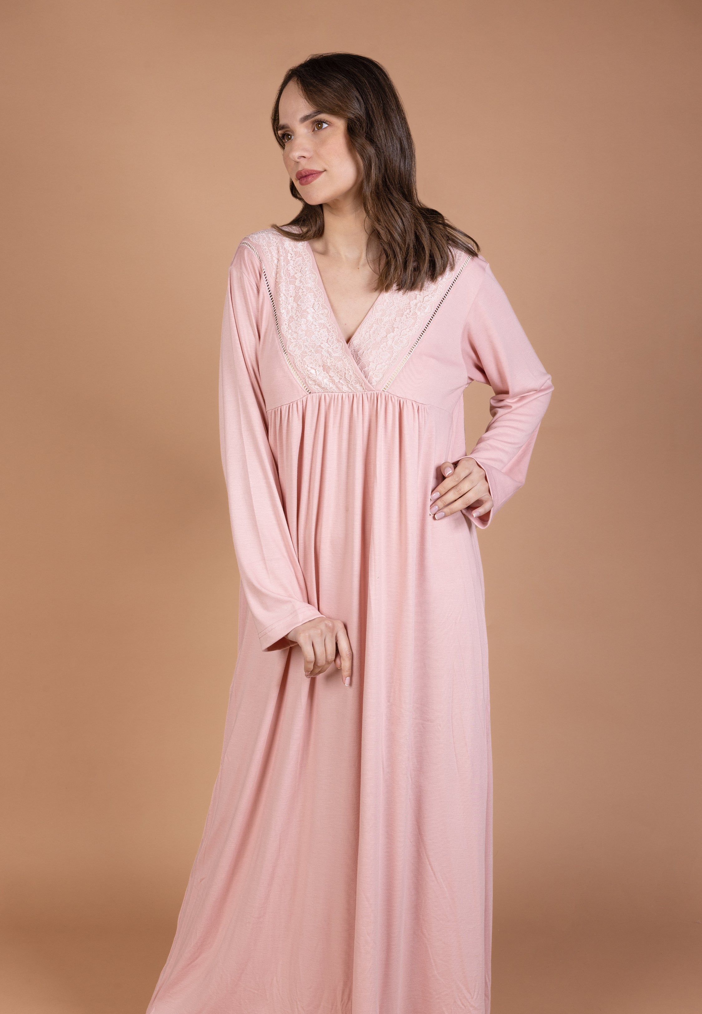 Robe longue avec détails en dentelle | Collection NOSTALGIA