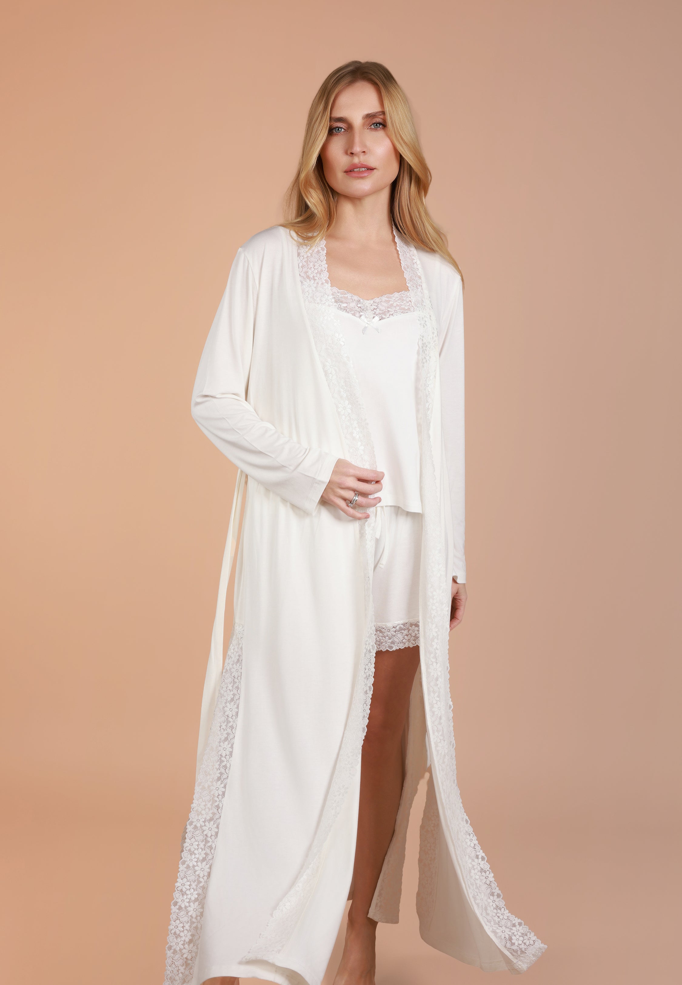 Peignoir Long Bordé de Dentelle | Collection Permanente