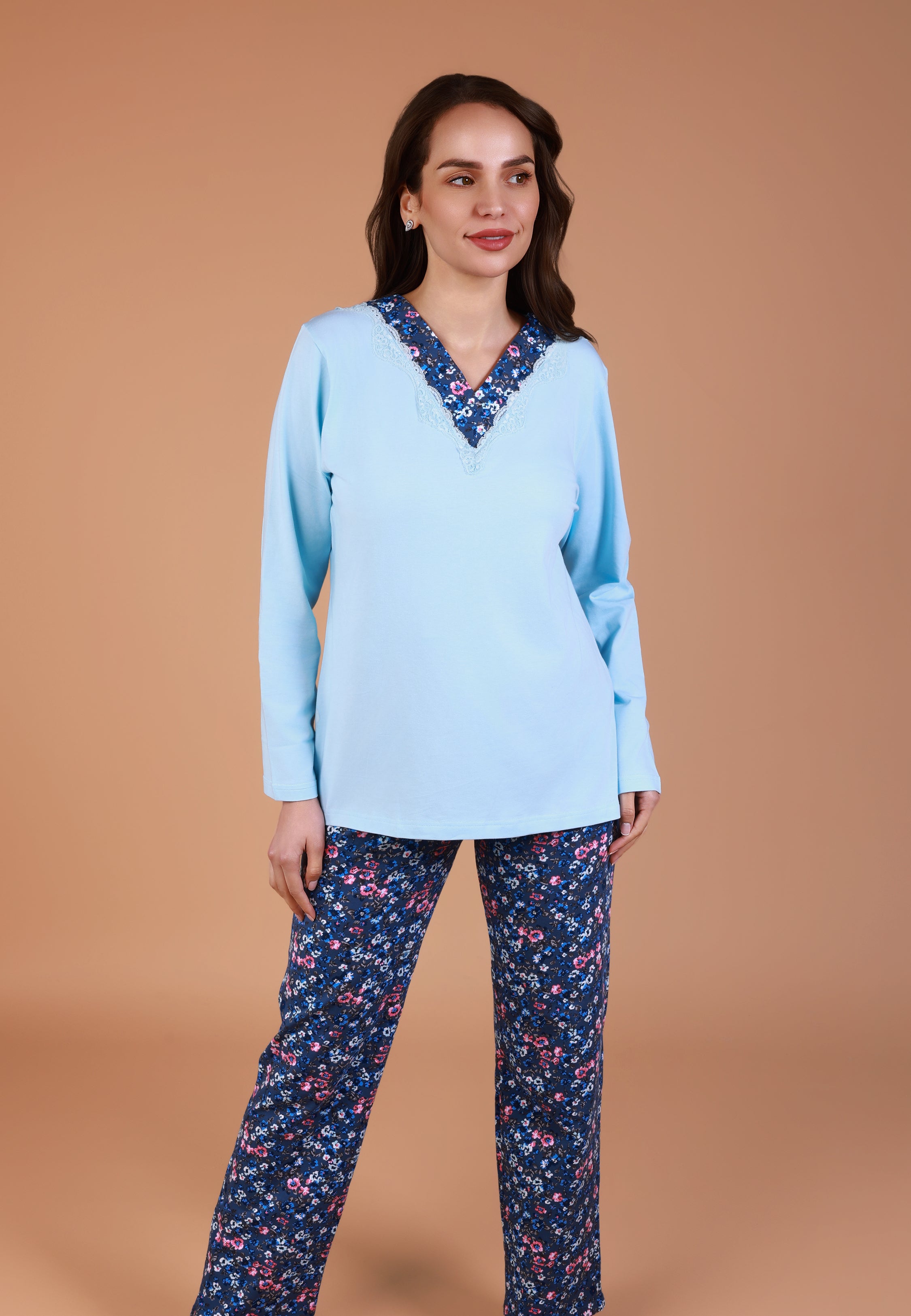 Pyjama manches longues bleu ciel col V dentelle | Collection LIBERTY BLEU