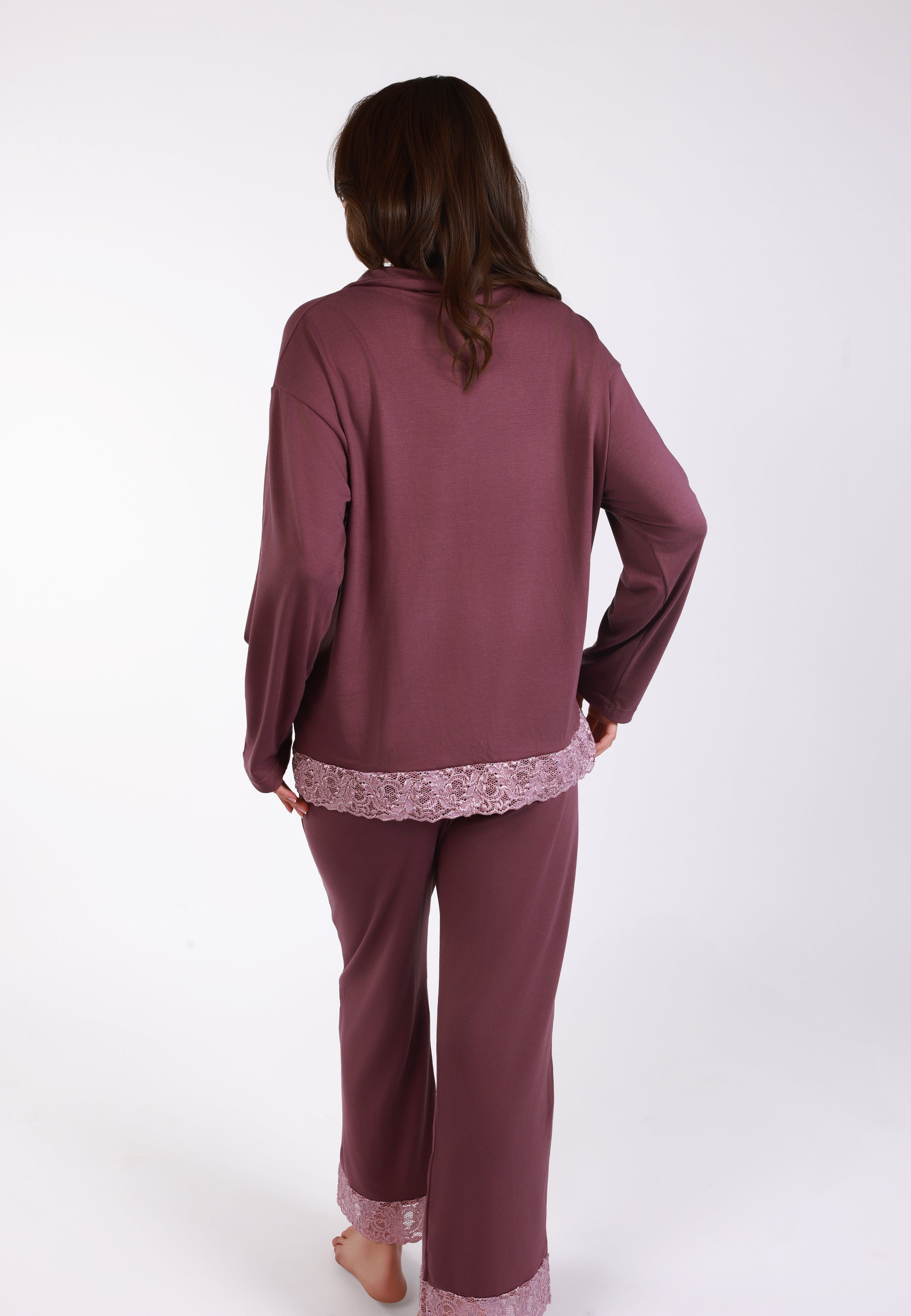 Ensemble pyjama classique avec finitions dentelle