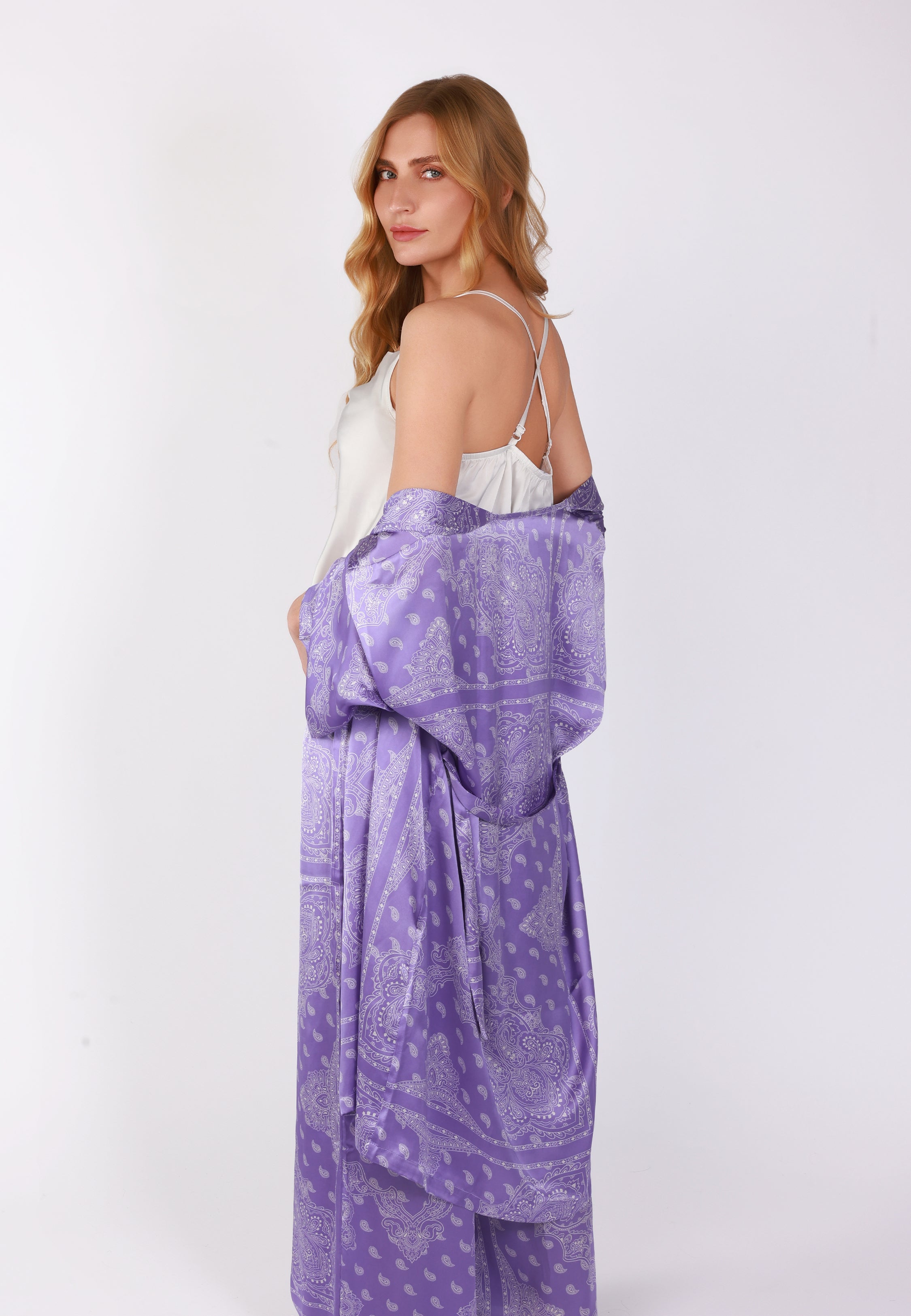 Peignoir Mi-Long en Satin Détails Bandana | Collection Bandana Purple
