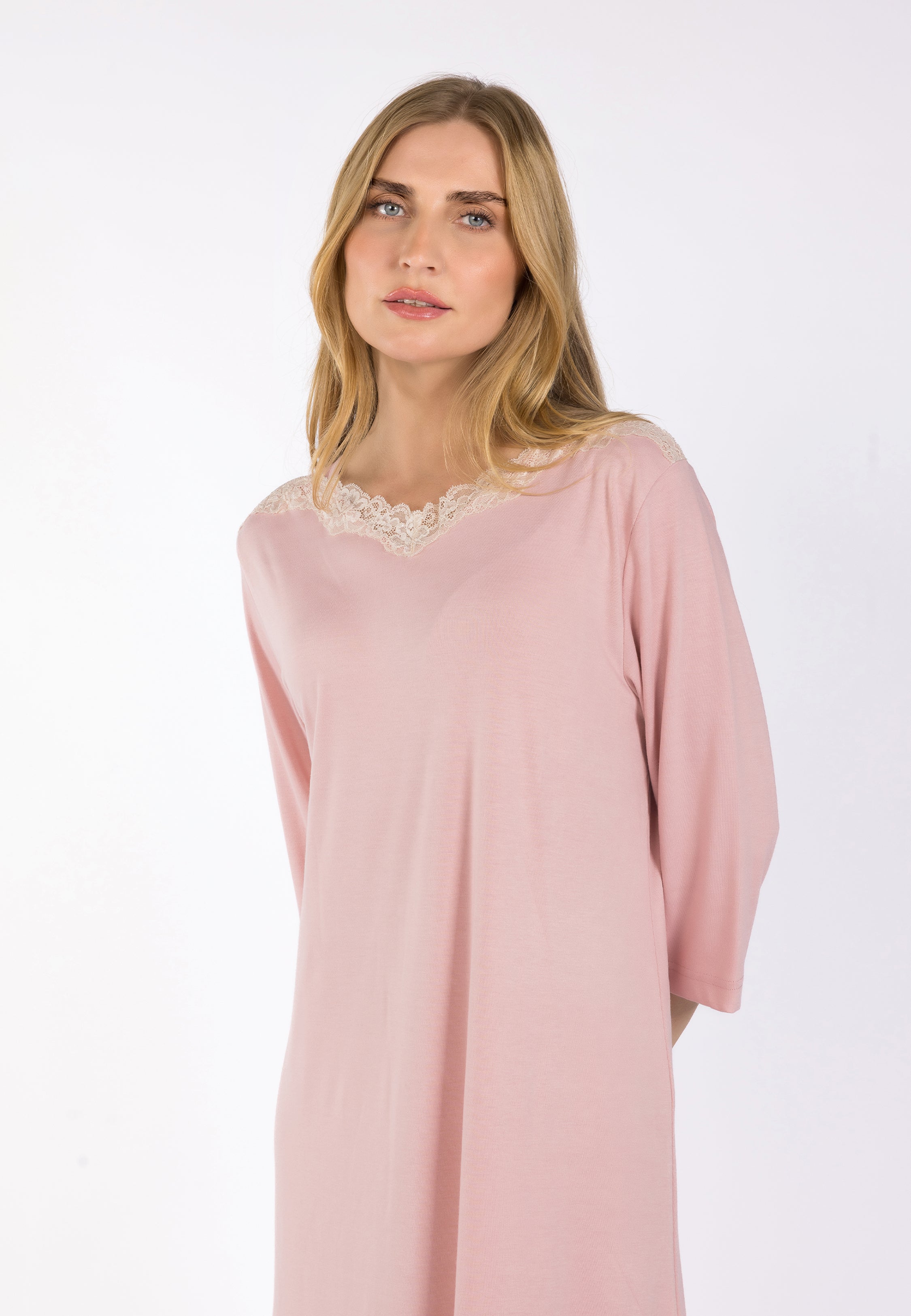Chemise de nuit mi-longue rose avec dentelle | Collection NOSTALGIA