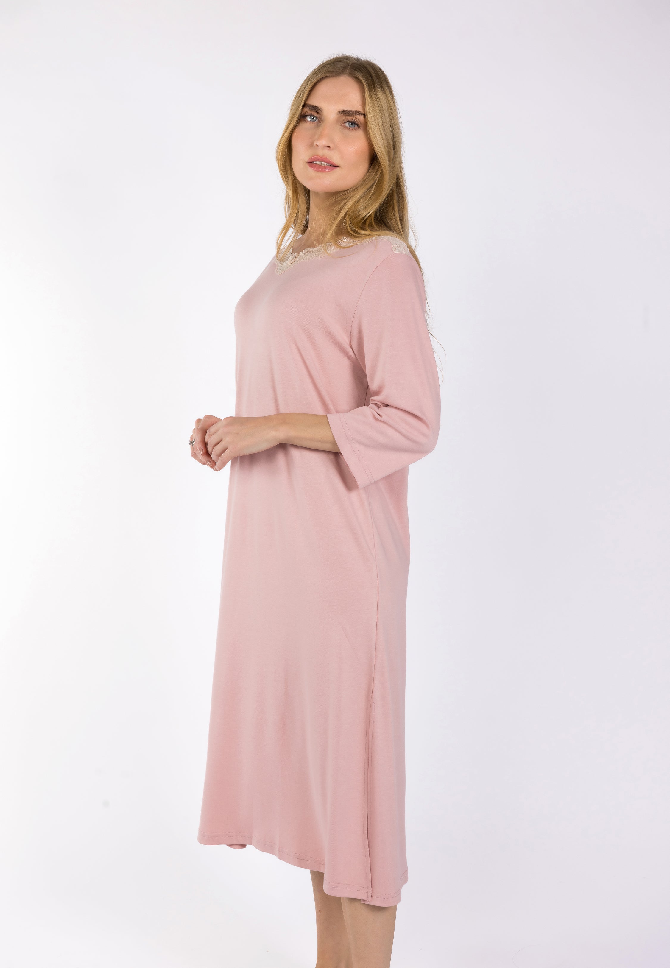 Chemise de nuit mi-longue rose avec dentelle | Collection NOSTALGIA