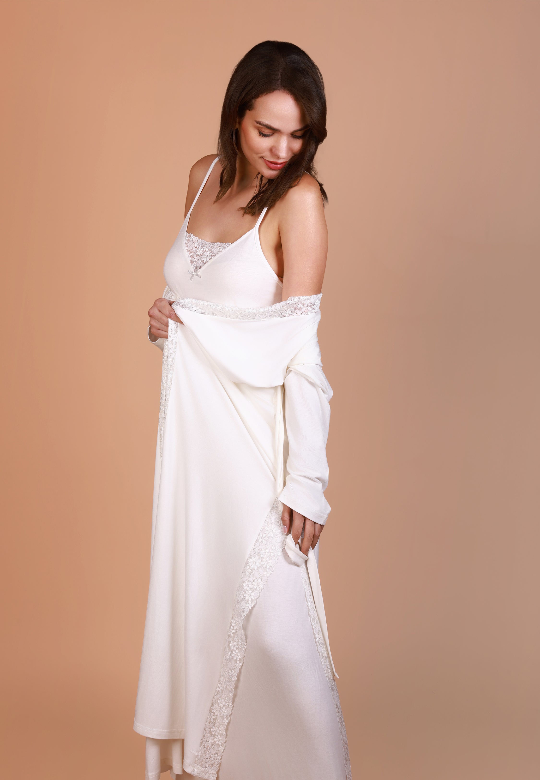 Peignoir Long Bordé de Dentelle | Collection Permanente