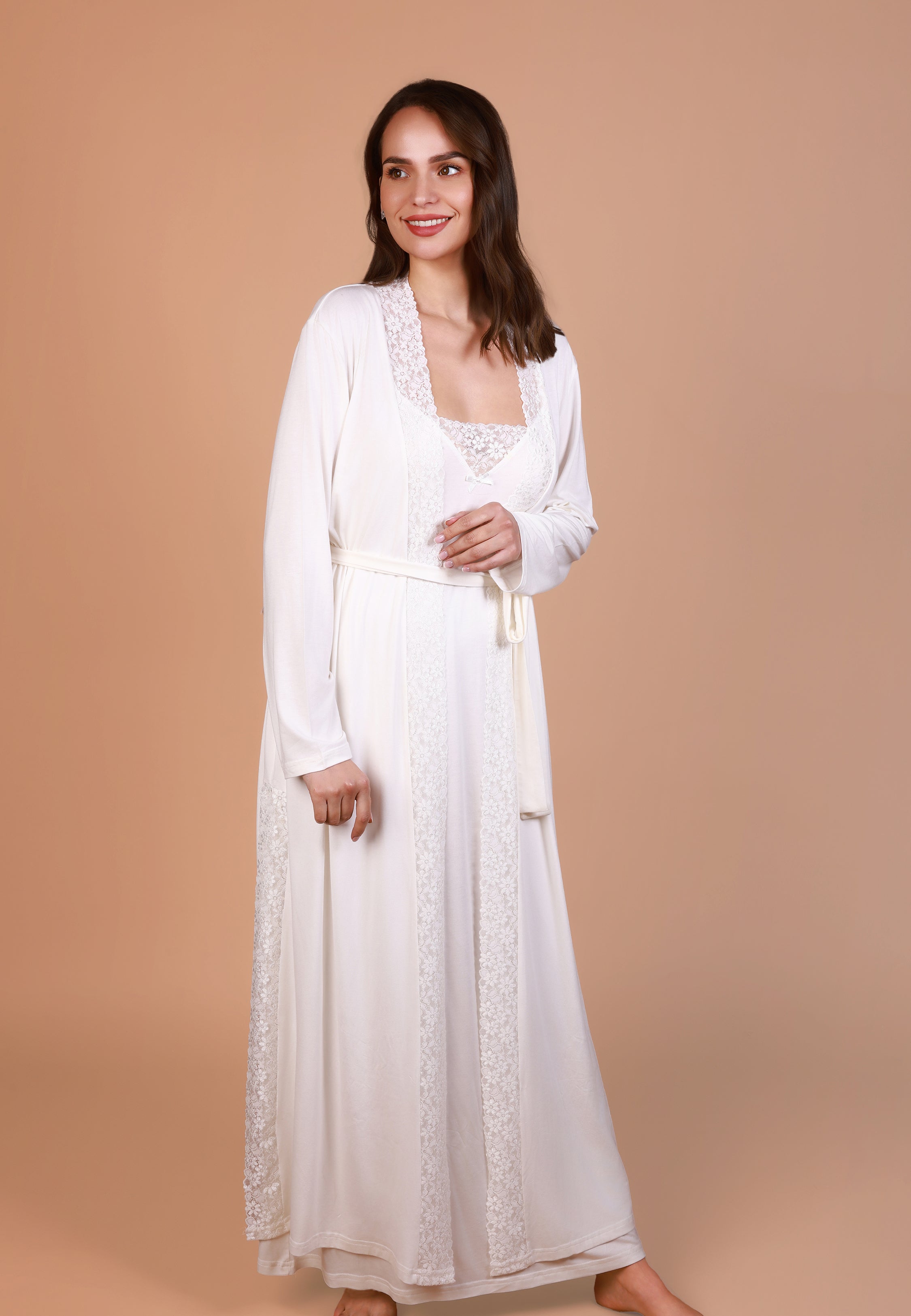 Peignoir Long Bordé de Dentelle | Collection Permanente