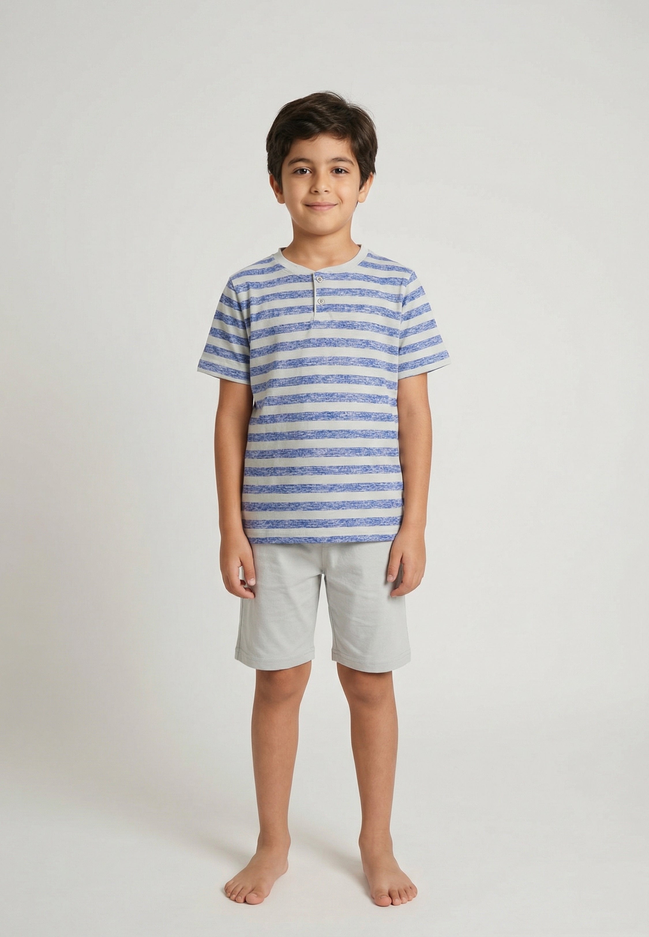 Pyjama garçon rayé bleu en coton avec t-shirt manches courtes et short gris uni