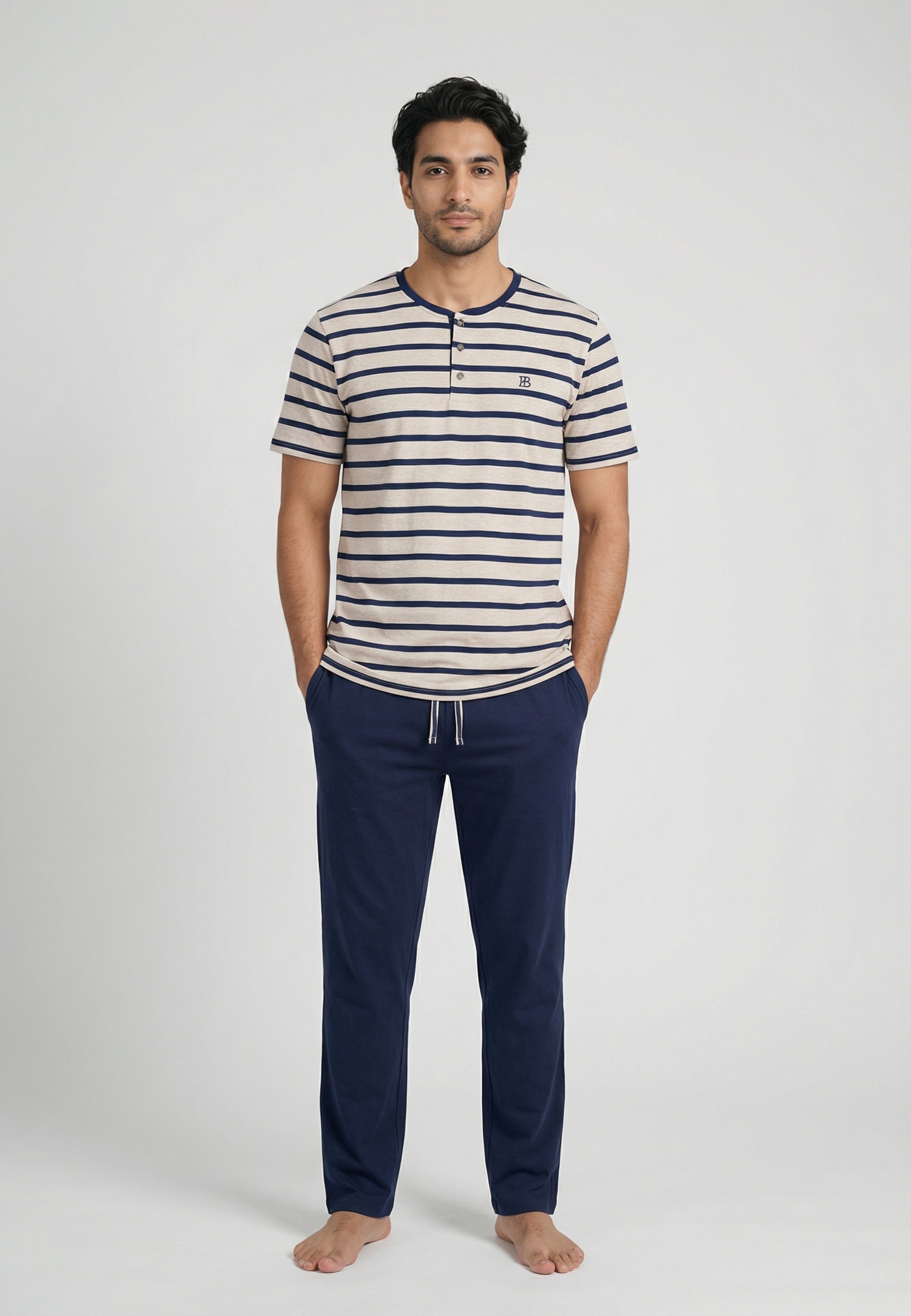Pyjama homme rayé beige et bleu marine avec haut manches courtes et pantalon long assorti