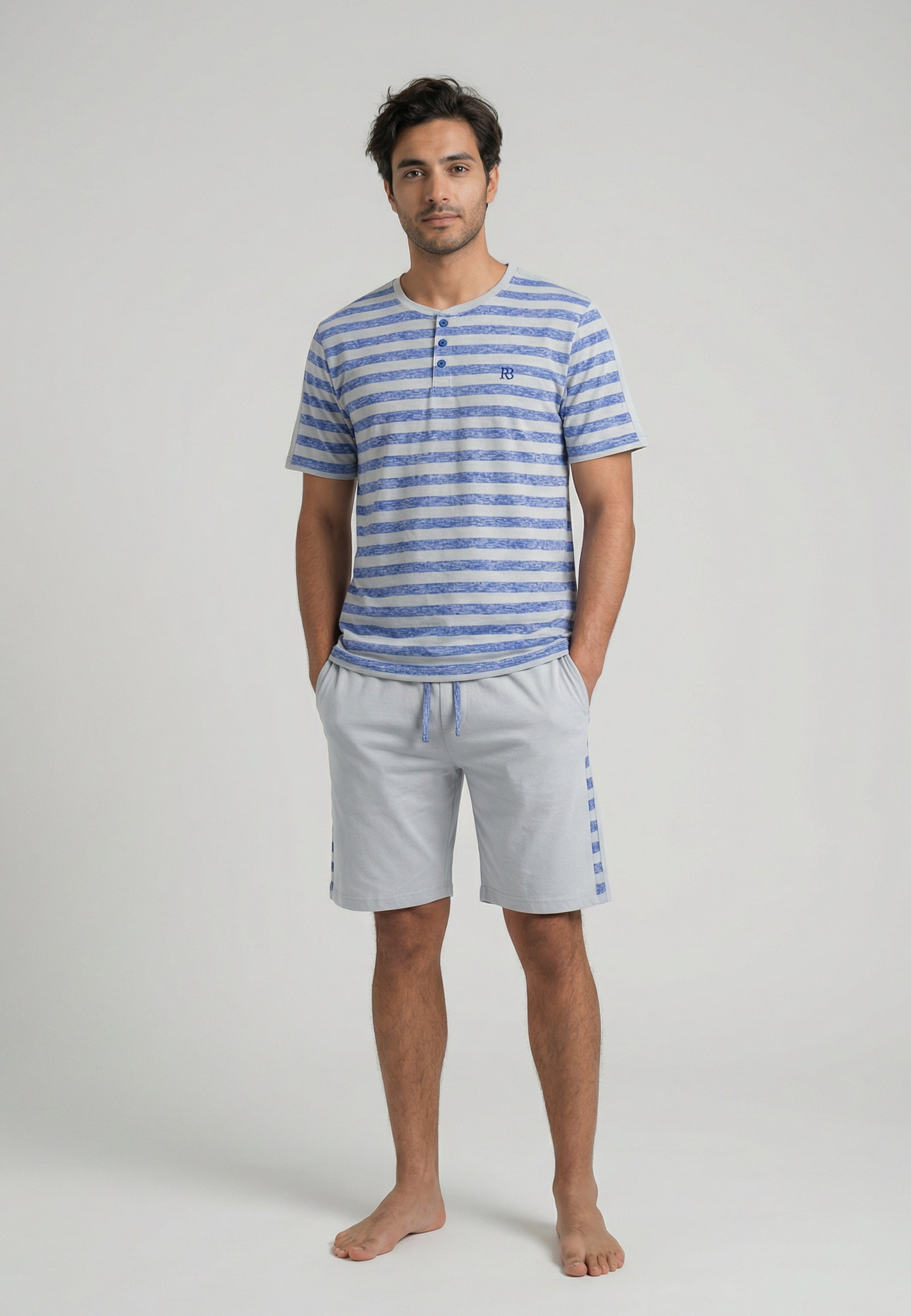 Pyjama homme rayé bleu et gris avec haut manches courtes et short gris clair