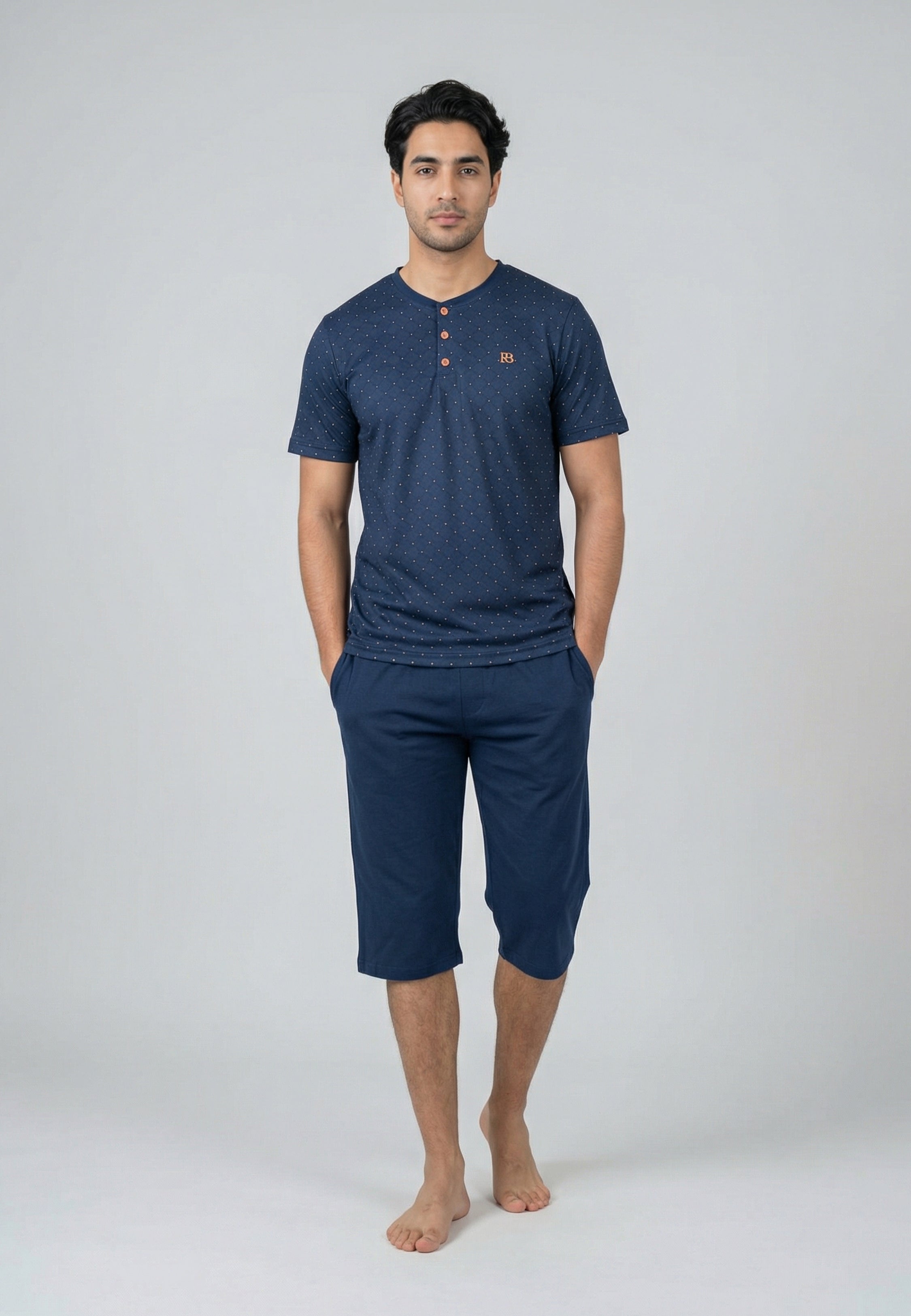Pyjama homme bleu marine avec t-shirt à motif discret et pantacourt assorti