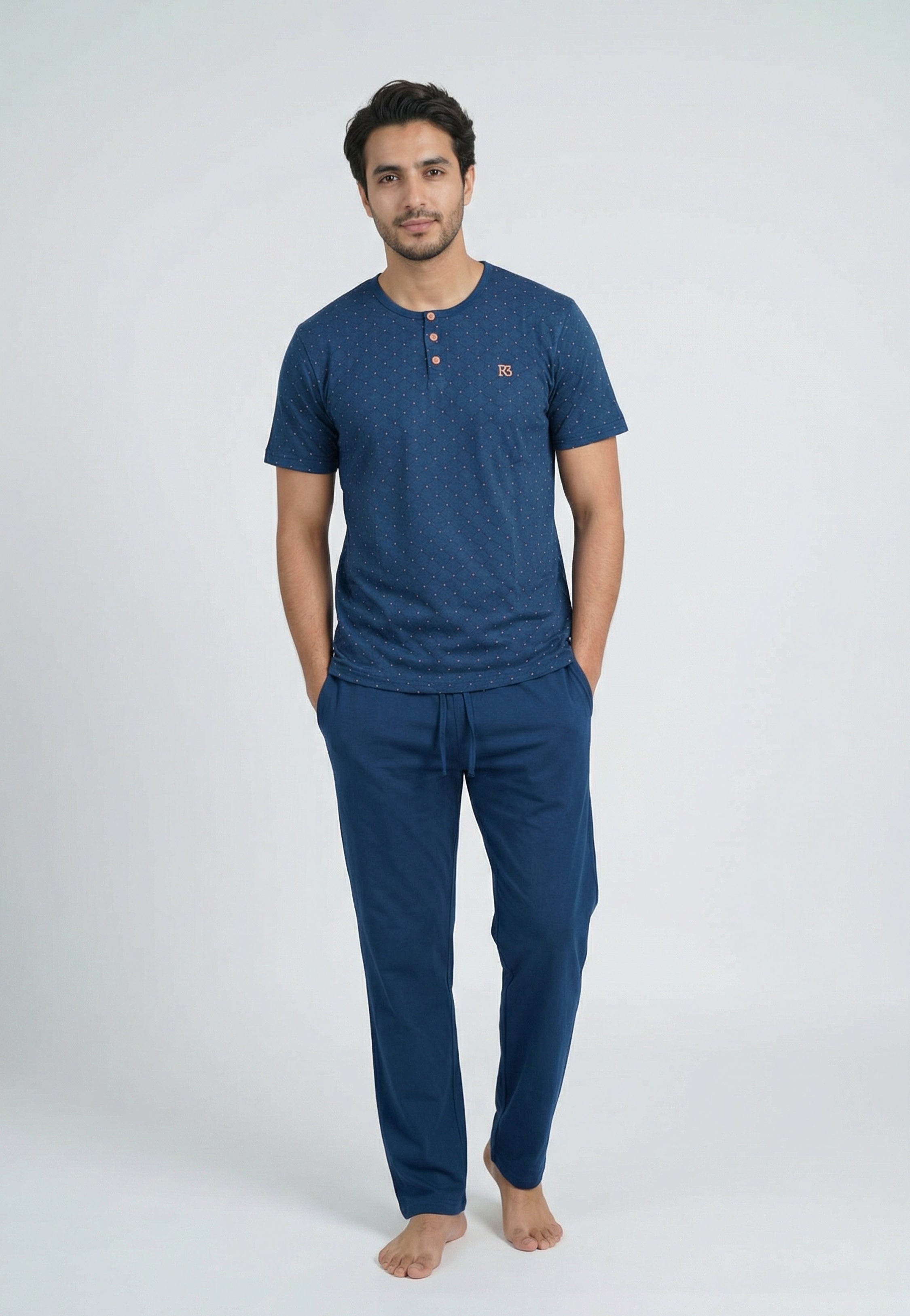 Pyjama homme bleu marine avec t-shirt à motif discret et pantalon assorti