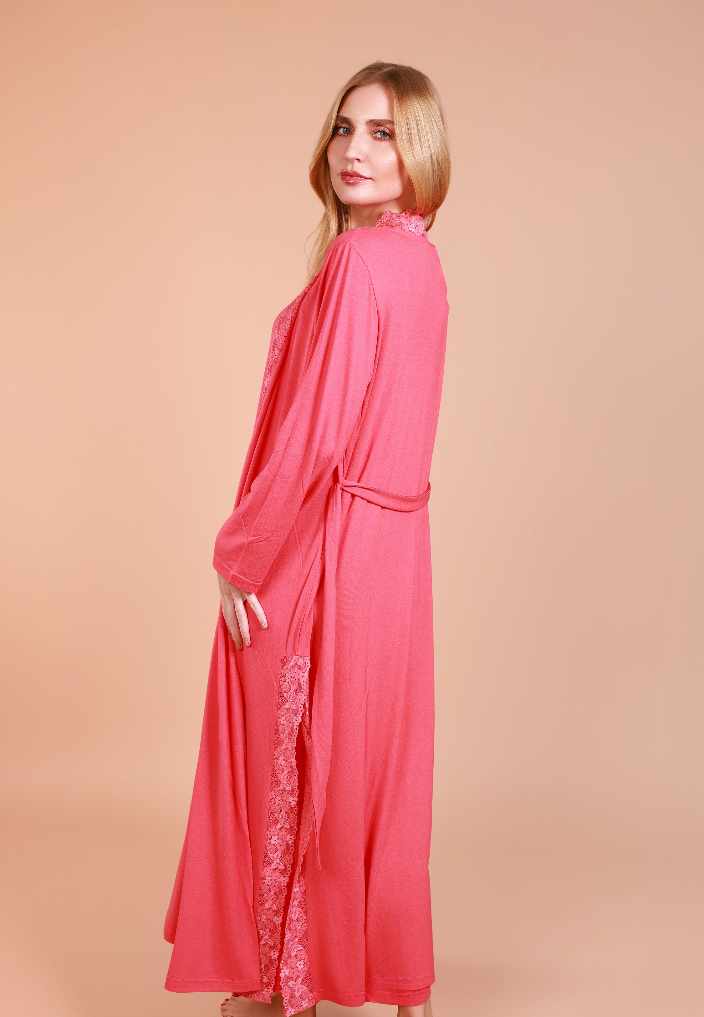 Peignoir Long Bordé de Dentelle | Collection Permanente